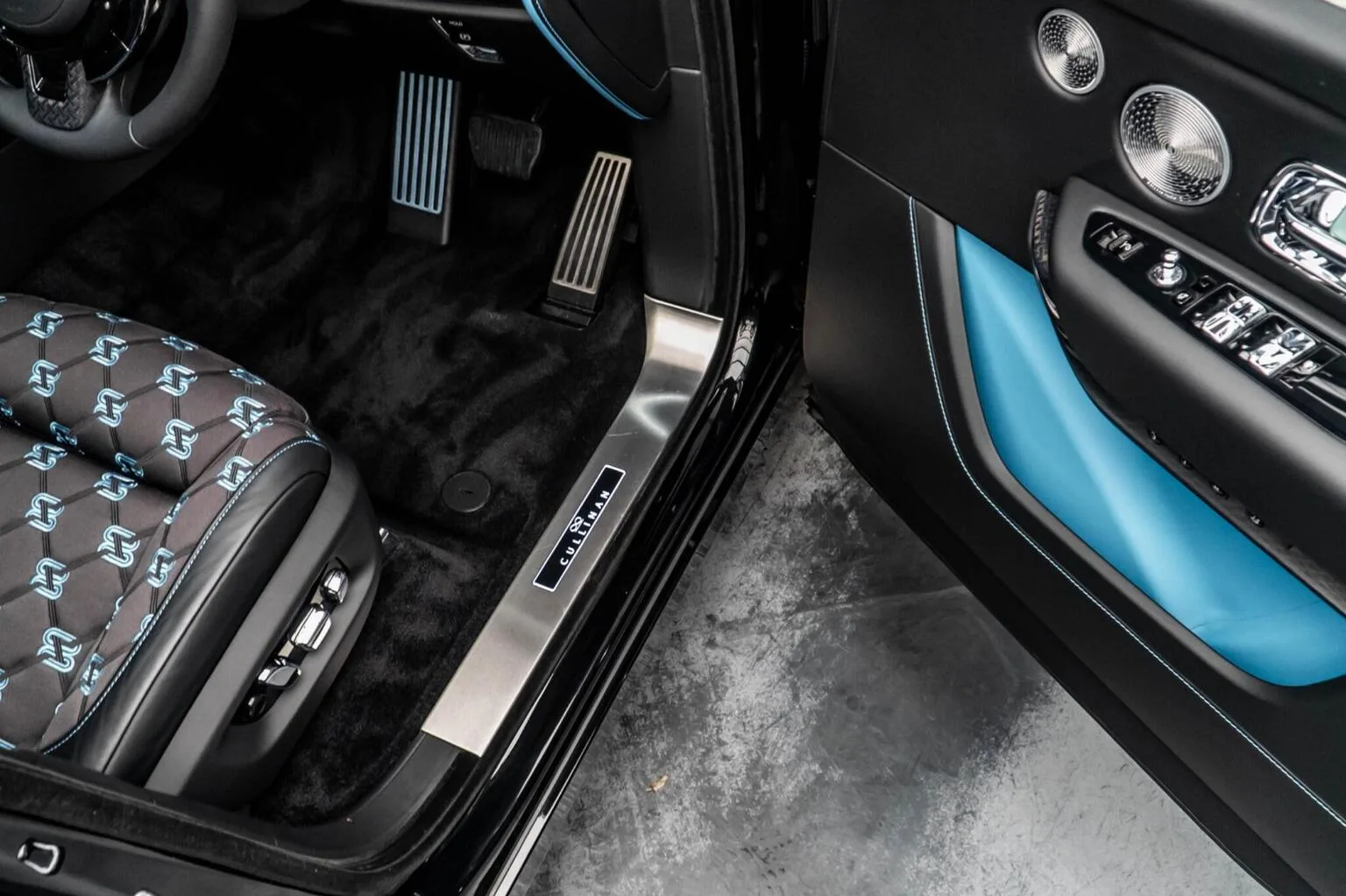 2025 Rolls-Royce Cullinan Series II Black Badge, 29/30