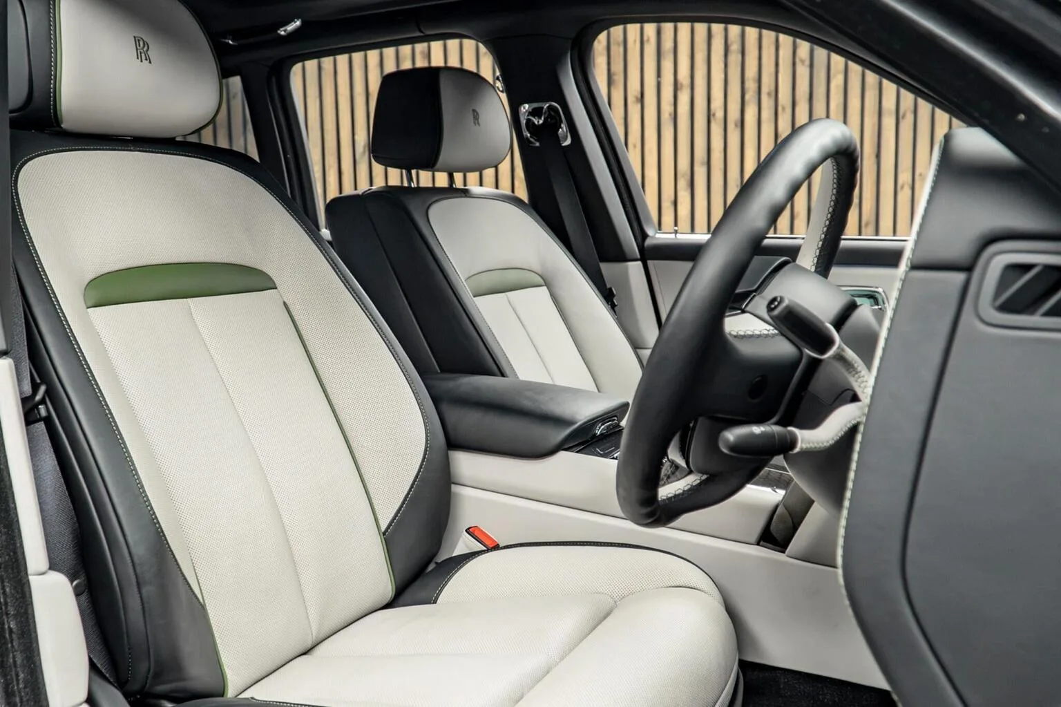 2025 Rolls-Royce Cullinan Series II Black Badge, 2/30