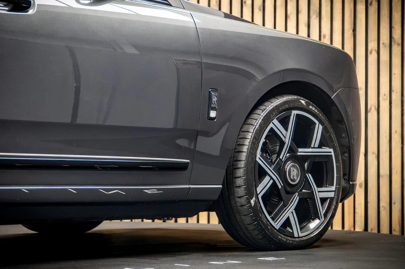 2025 Rolls-Royce Cullinan Series II Black Badge, 13/30