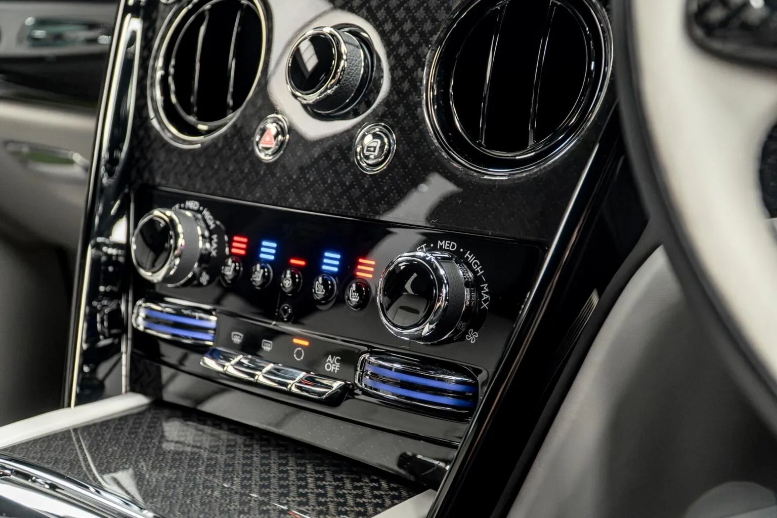 2025 Rolls-Royce Cullinan Series II Black Badge, 29/30
