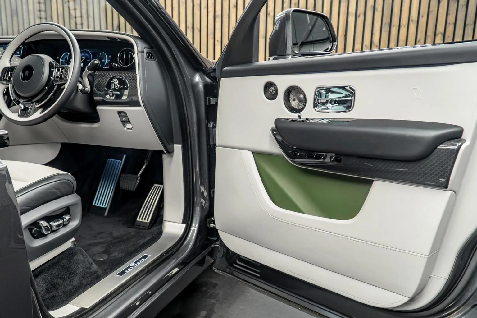 2025 Rolls-Royce Cullinan Series II Black Badge, 30/30