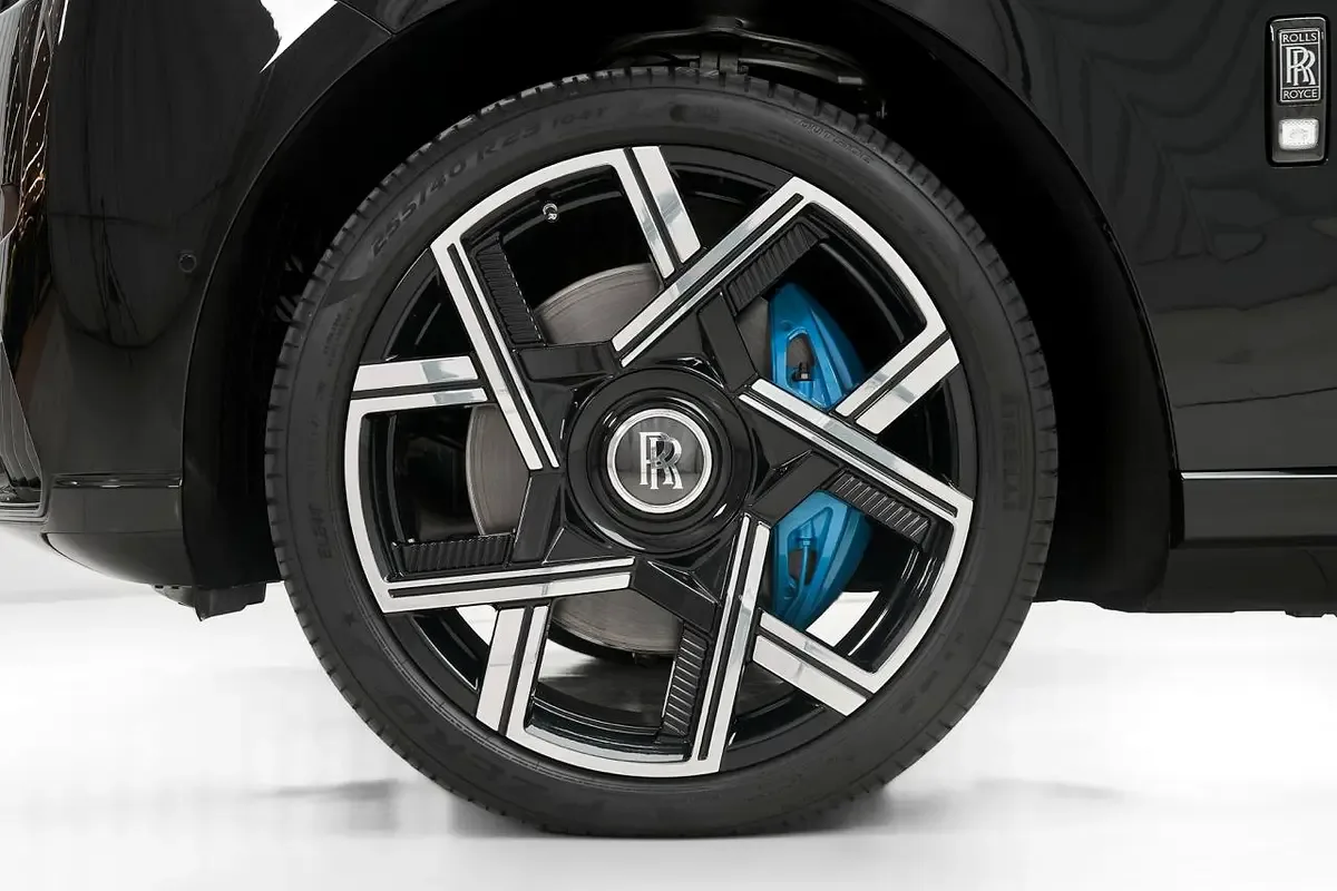 2025 Rolls-Royce Cullinan Series II Black Badge, 9/15