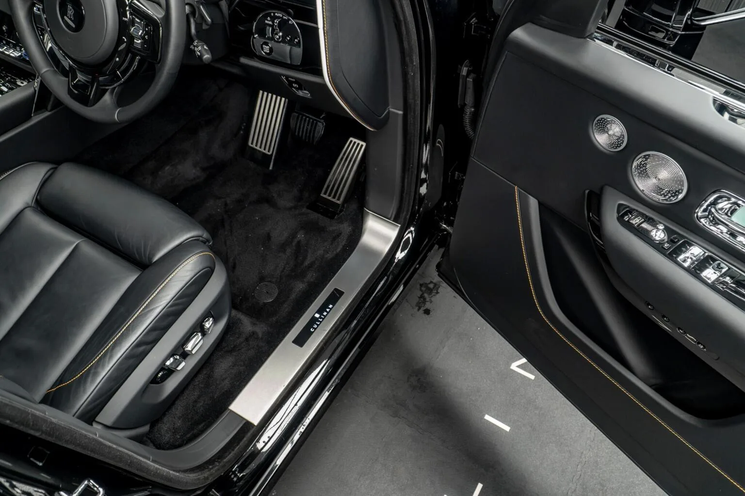 2025 Rolls-Royce Cullinan Series II, 28/30