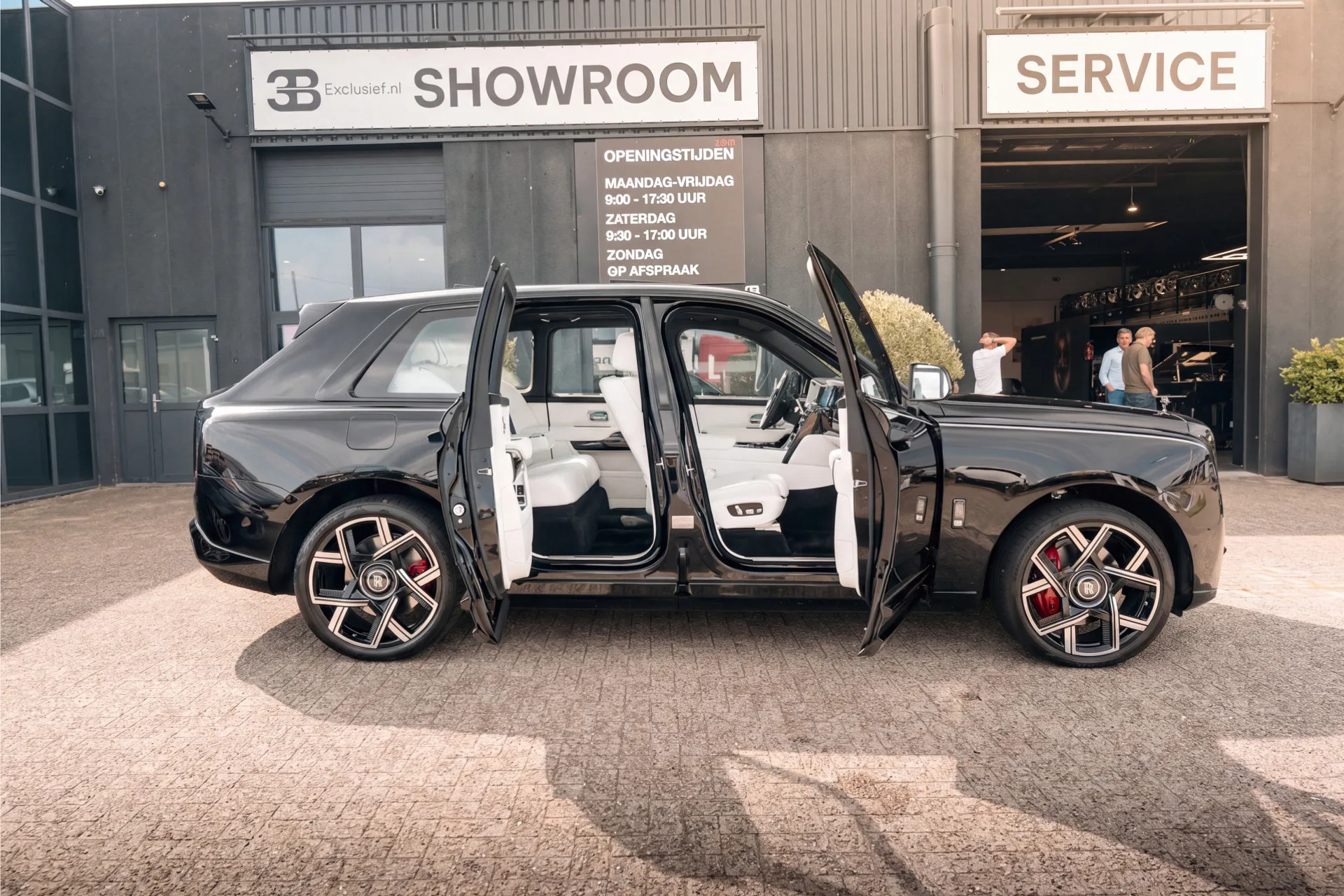 2025 Rolls-Royce Cullinan Series II, 3/30