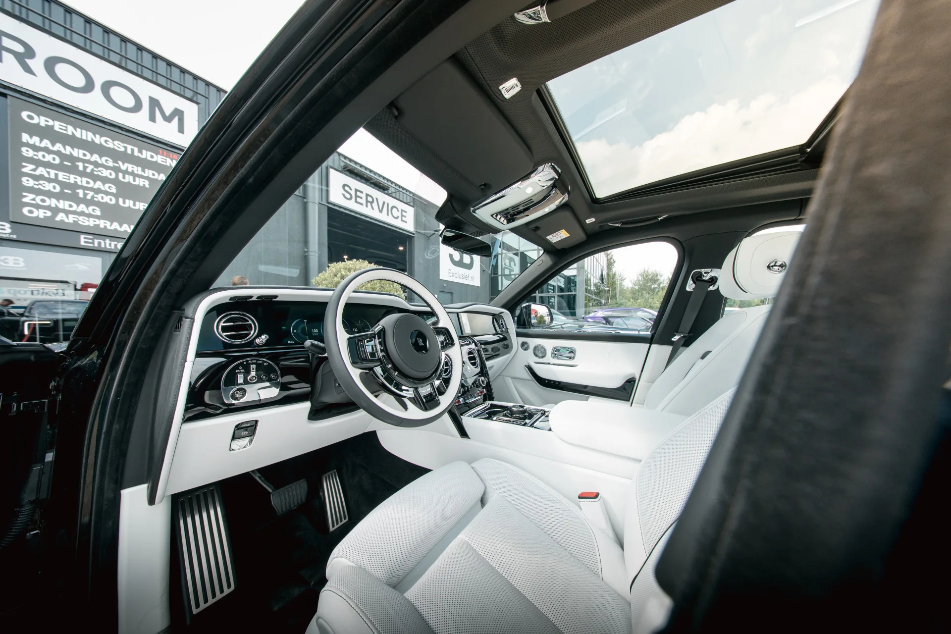 2025 Rolls-Royce Cullinan Series II, 15/30