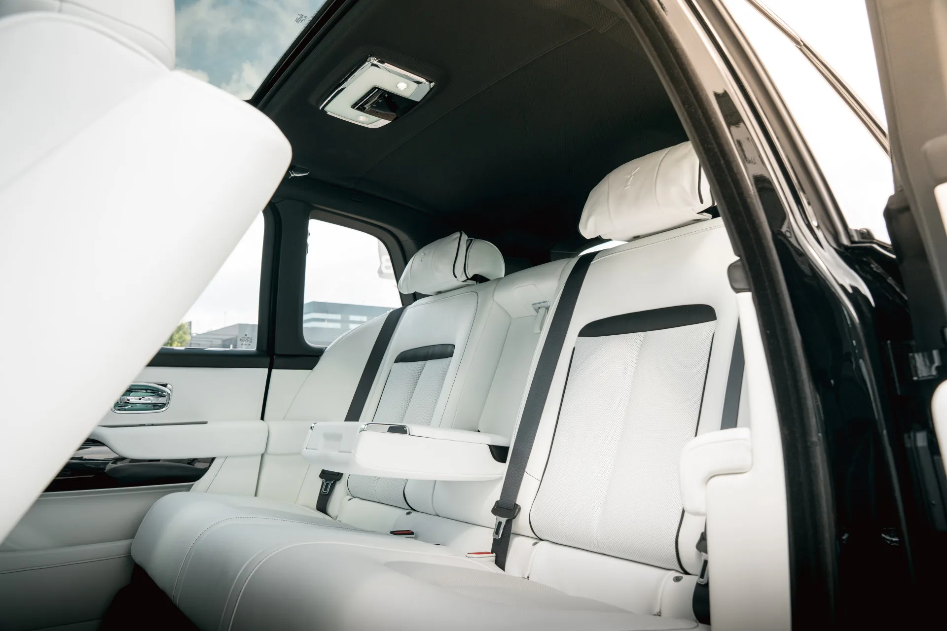 2025 Rolls-Royce Cullinan Series II, 28/30