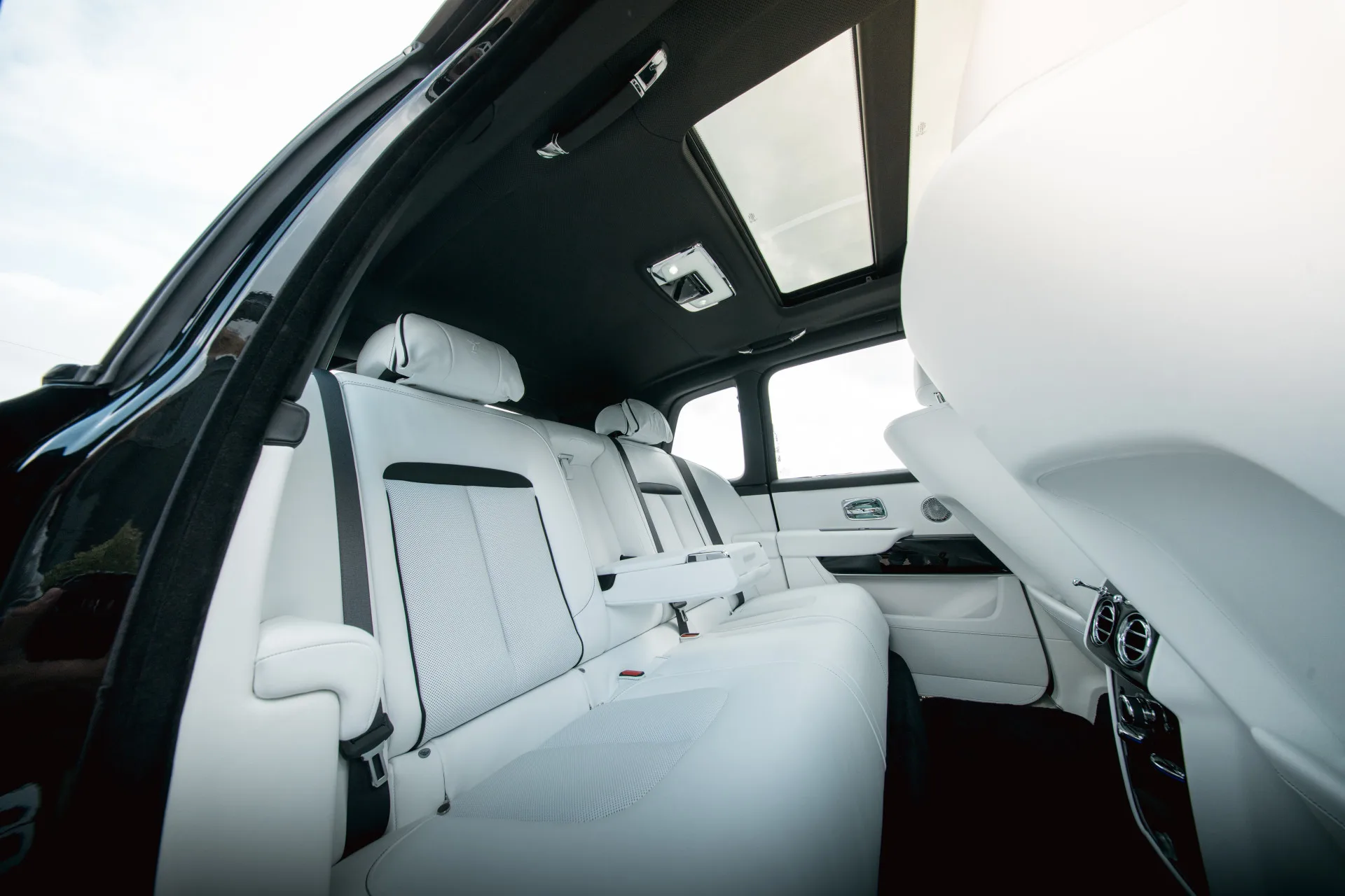 2025 Rolls-Royce Cullinan Series II, 29/30