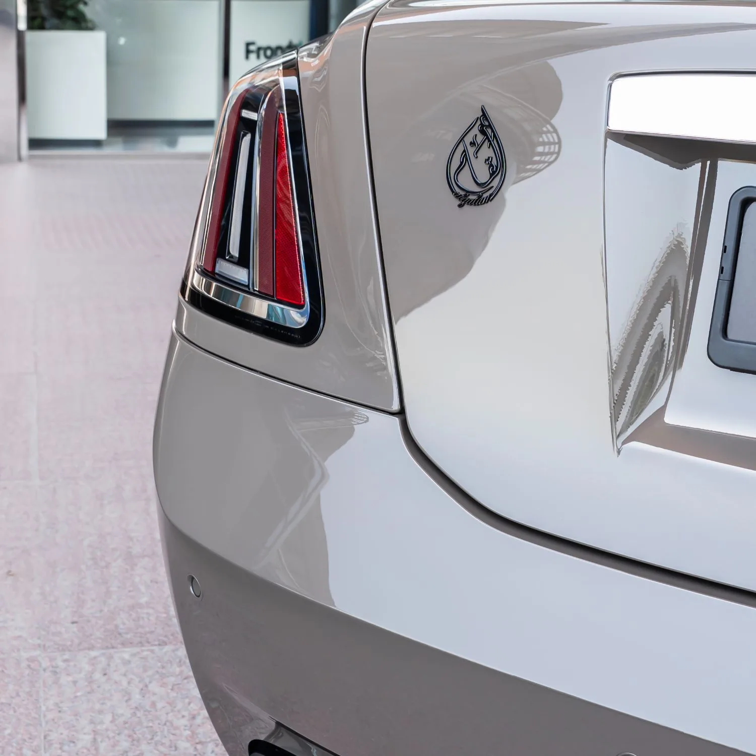 2025 Rolls-Royce Ghost angeboten von einem Fachhändler in Dubai, Vereinigte Arabische Emirate, Foto 2 von 21