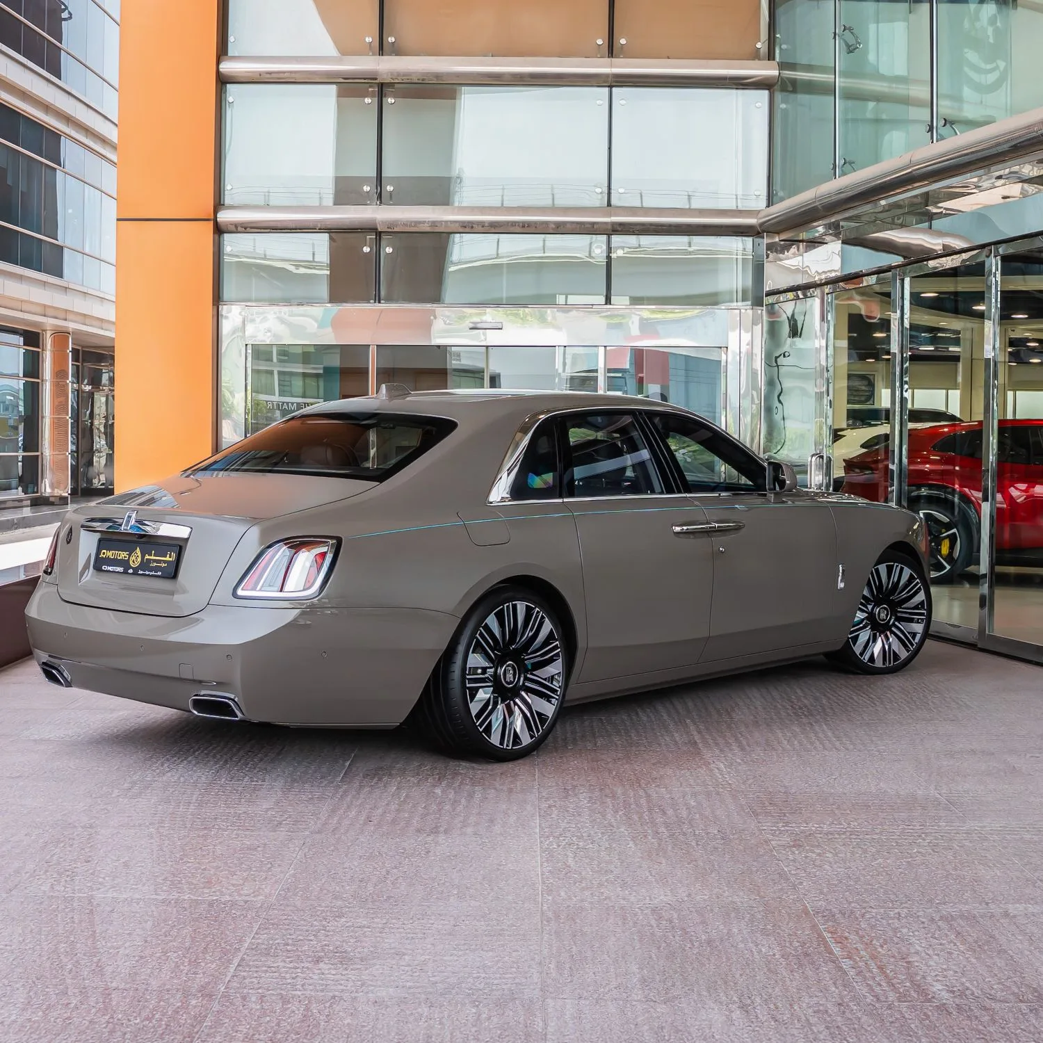 2025 Rolls-Royce Ghost angeboten von einem Fachhändler in Dubai, Vereinigte Arabische Emirate, Foto 6 von 21