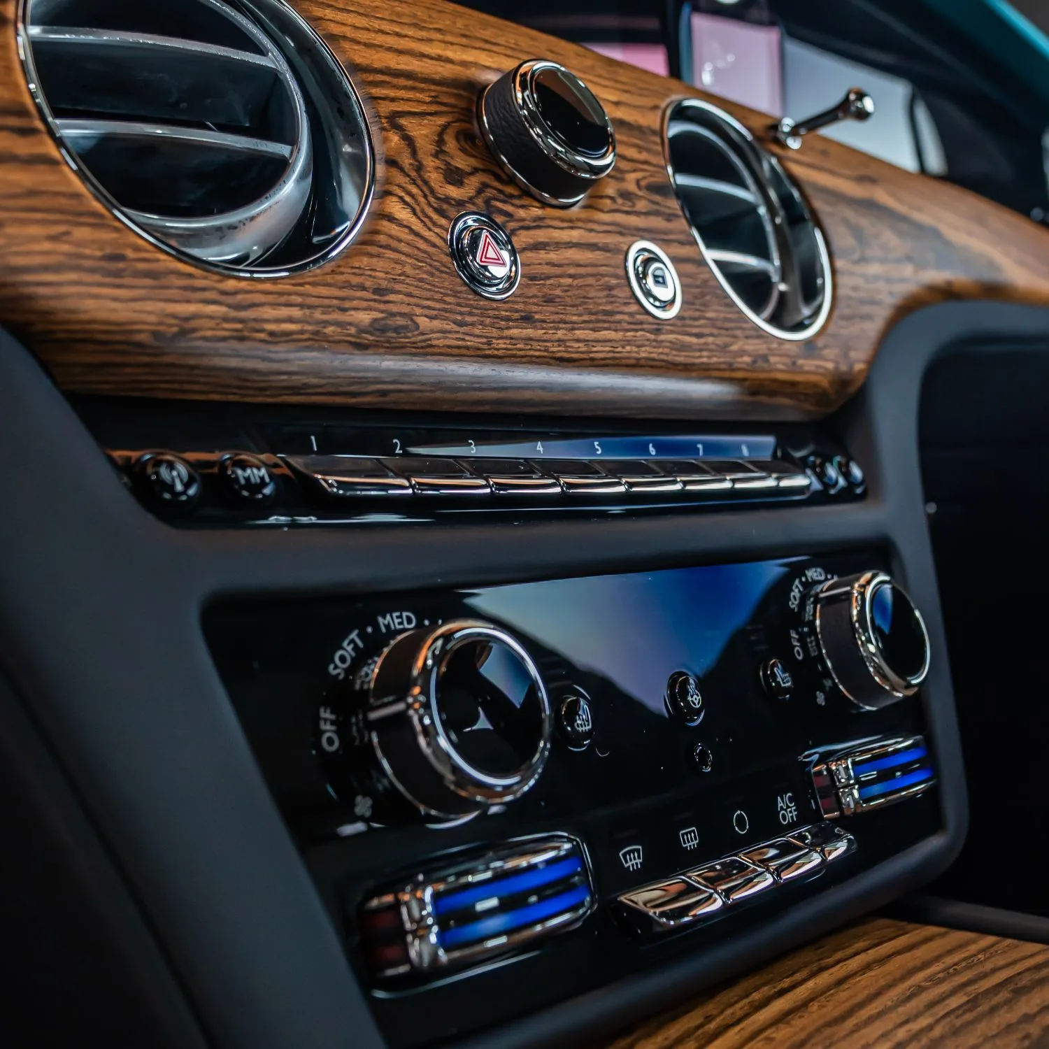 2025 Rolls-Royce Ghost angeboten von einem Fachhändler in Dubai, Vereinigte Arabische Emirate, Foto 11 von 21