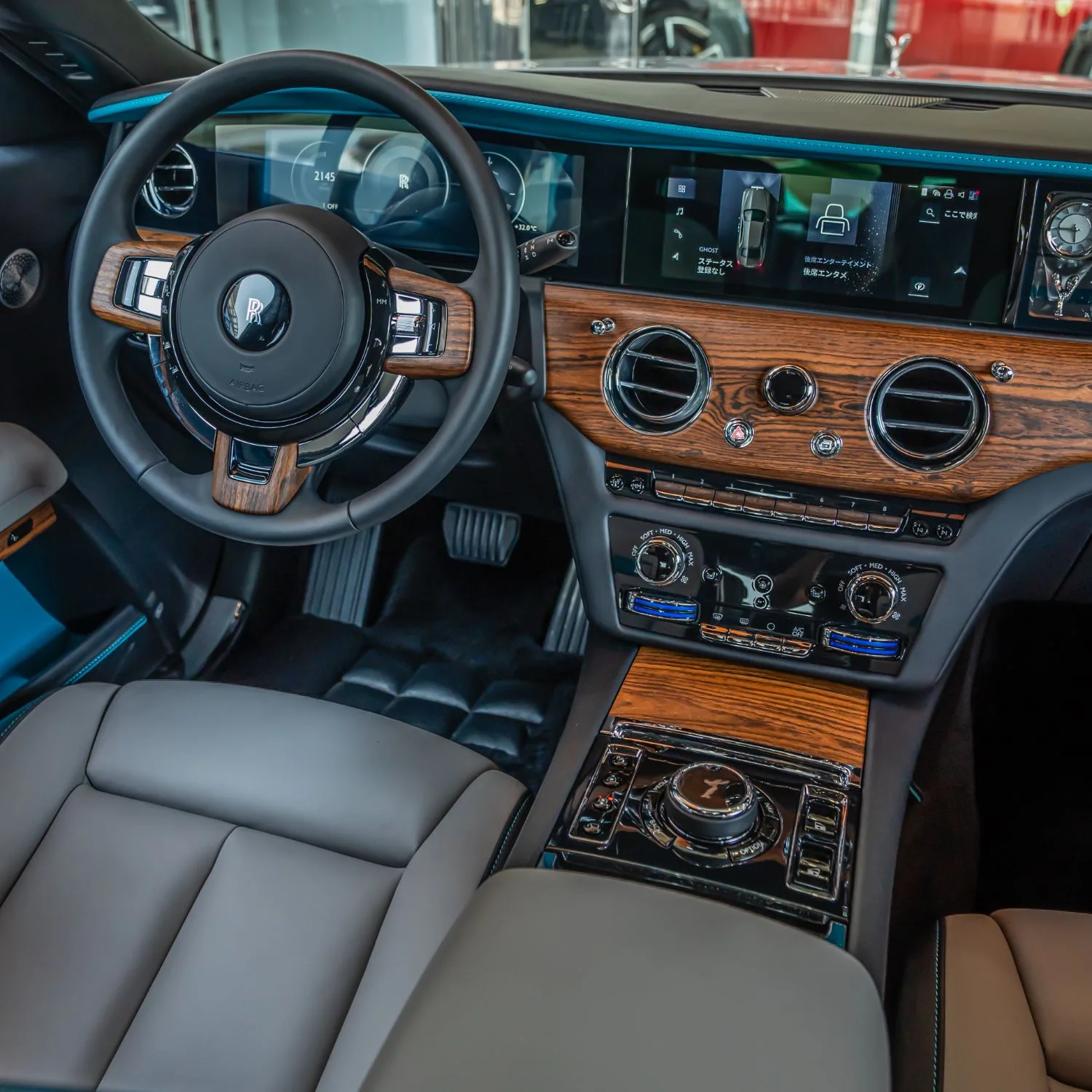 2025 Rolls-Royce Ghost angeboten von einem Fachhändler in Dubai, Vereinigte Arabische Emirate, Foto 19 von 21