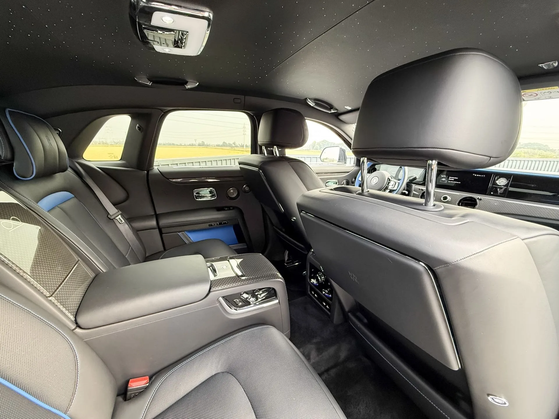 2025 Rolls-Royce Ghost Black Badge, 14/18