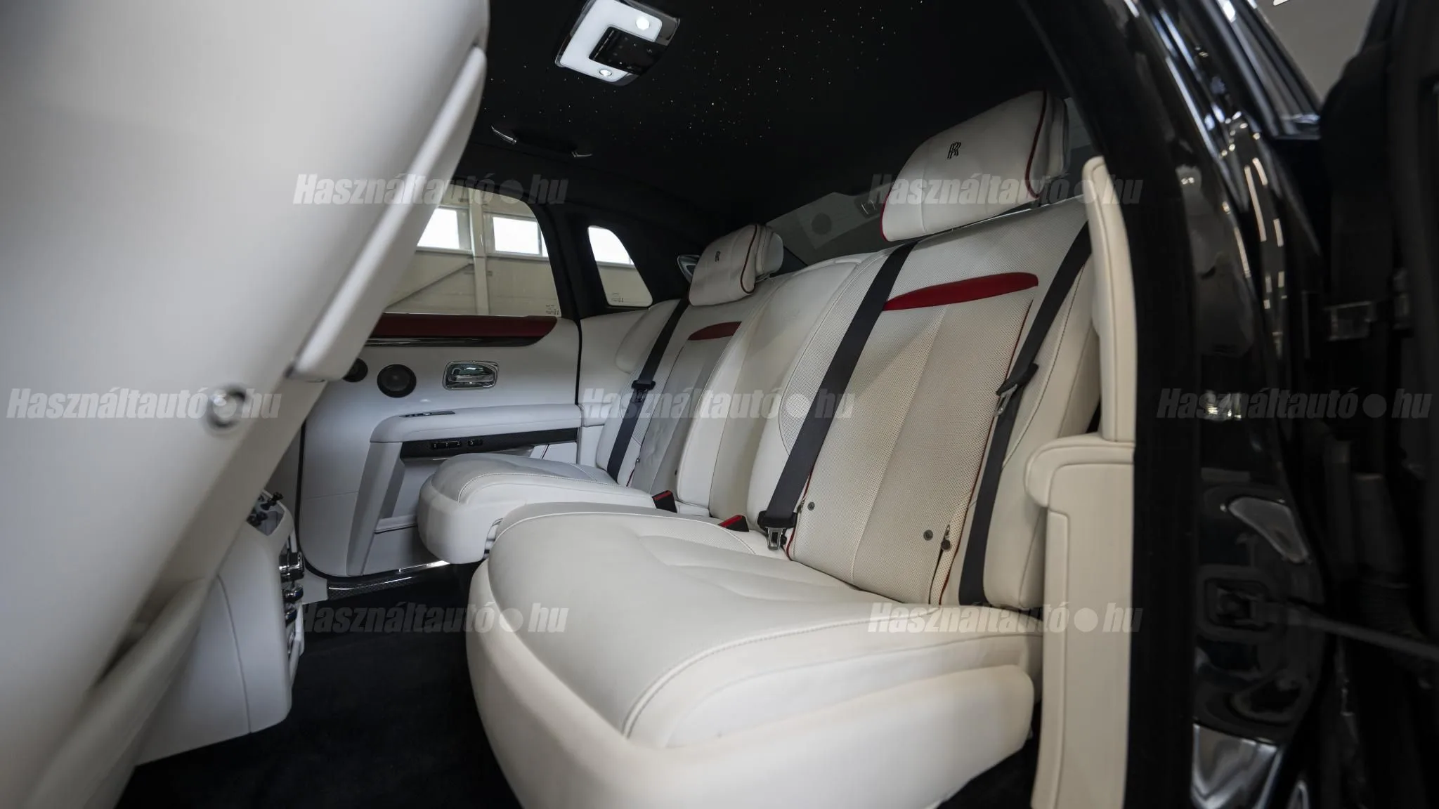 2025 Rolls-Royce Ghost Black Badge, 12/12