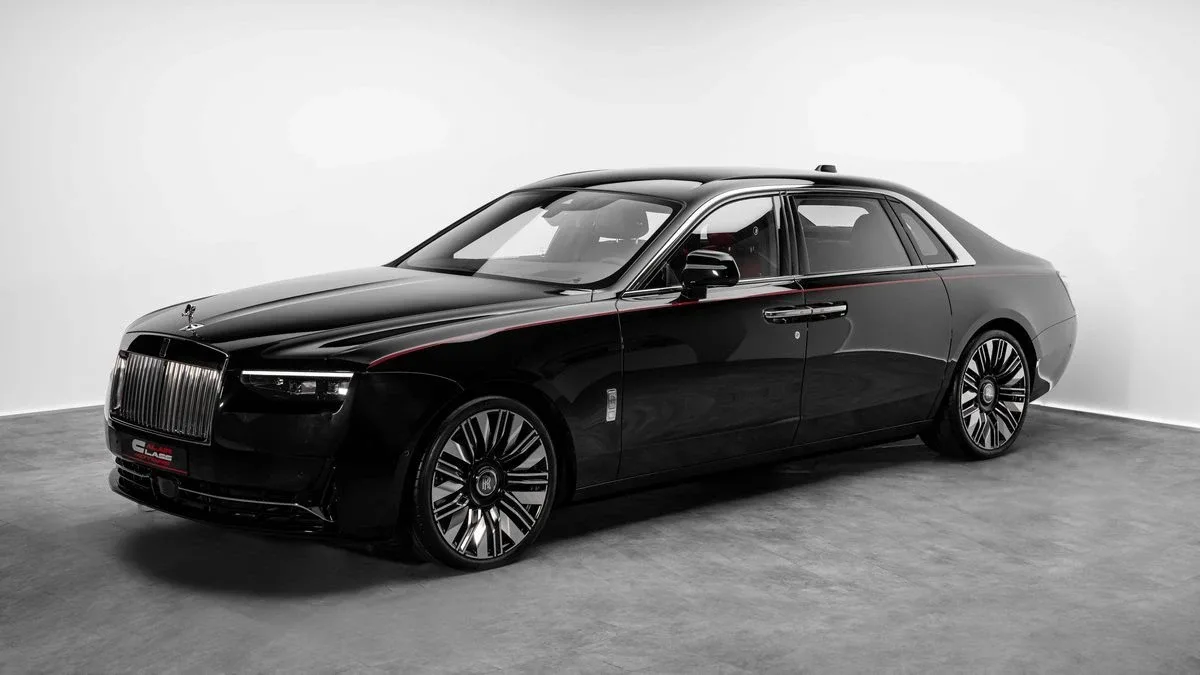 2025 Rolls-Royce Ghost Extended proposée par un concessionnaire spécialisé à Dubai, Émirats arabes unis, photo 2 sur 25