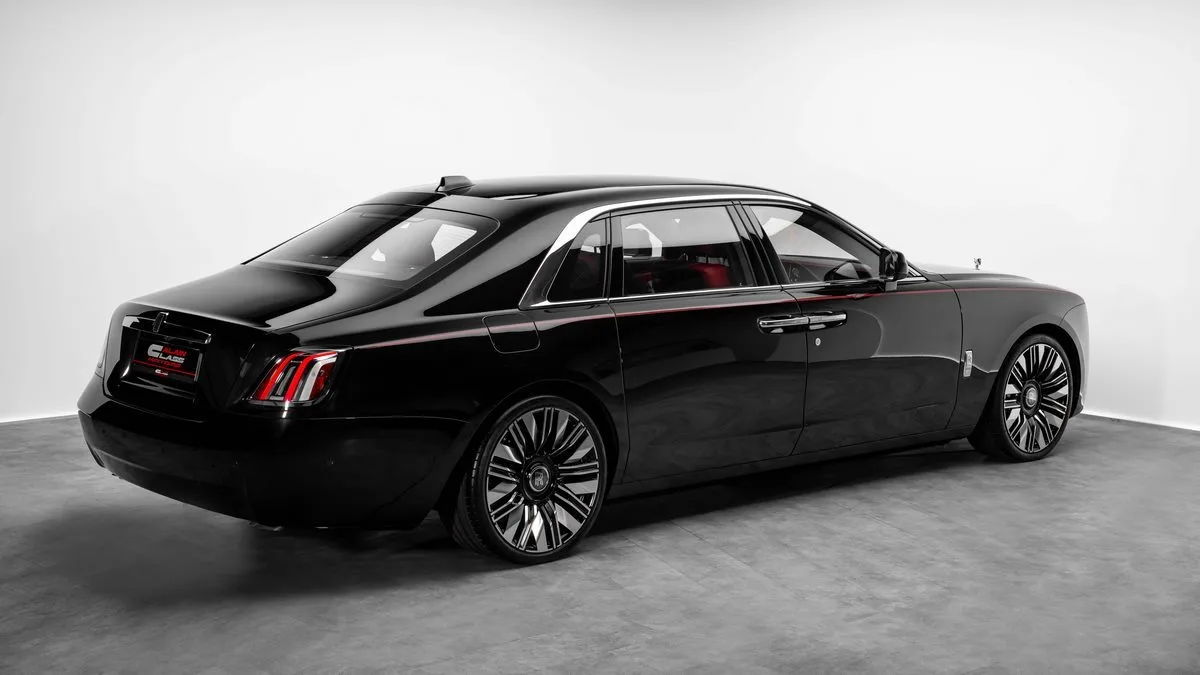 2025 Rolls-Royce Ghost Extended proposée par un concessionnaire spécialisé à Dubai, Émirats arabes unis, photo 3 sur 25