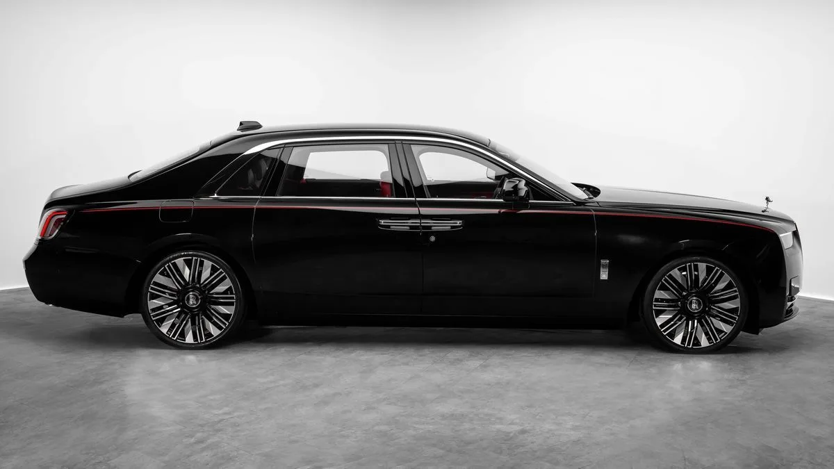 2025 Rolls-Royce Ghost Extended proposée par un concessionnaire spécialisé à Dubai, Émirats arabes unis, photo 5 sur 25