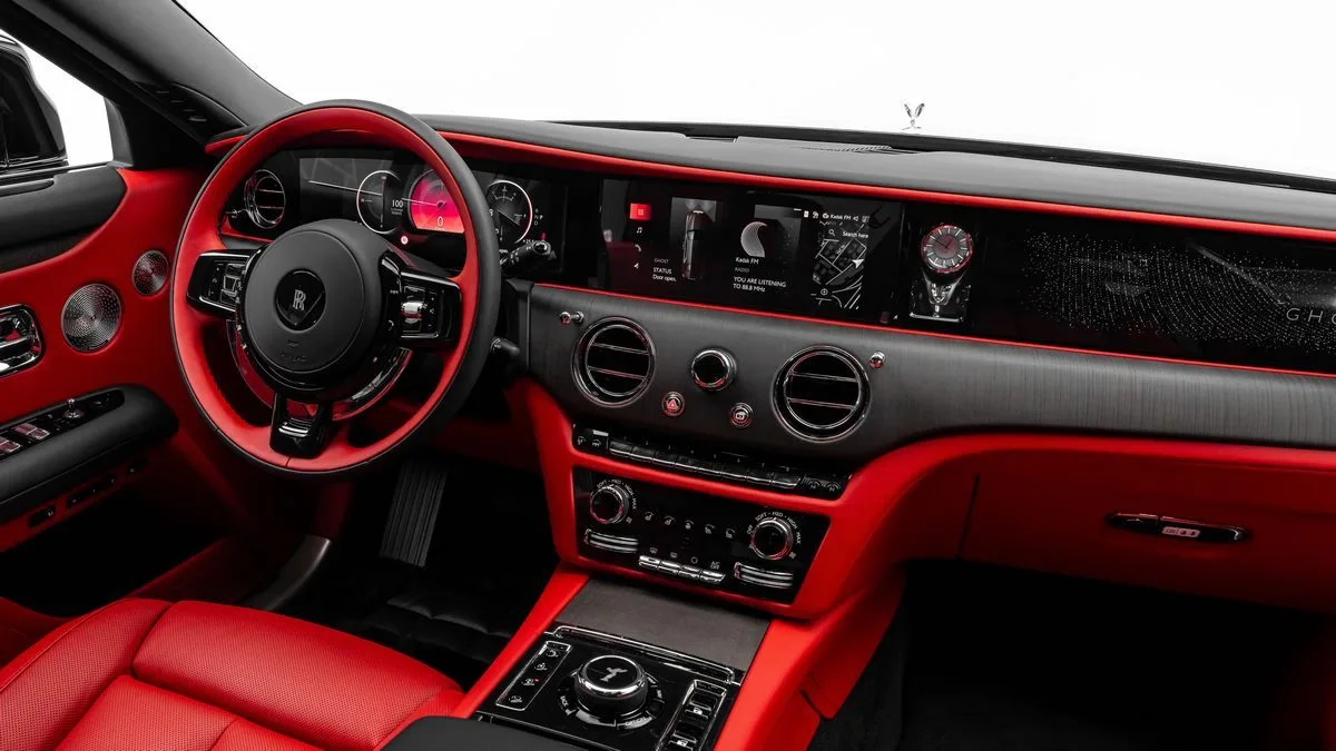2025 Rolls-Royce Ghost Extended proposée par un concessionnaire spécialisé à Dubai, Émirats arabes unis, photo 17 sur 25
