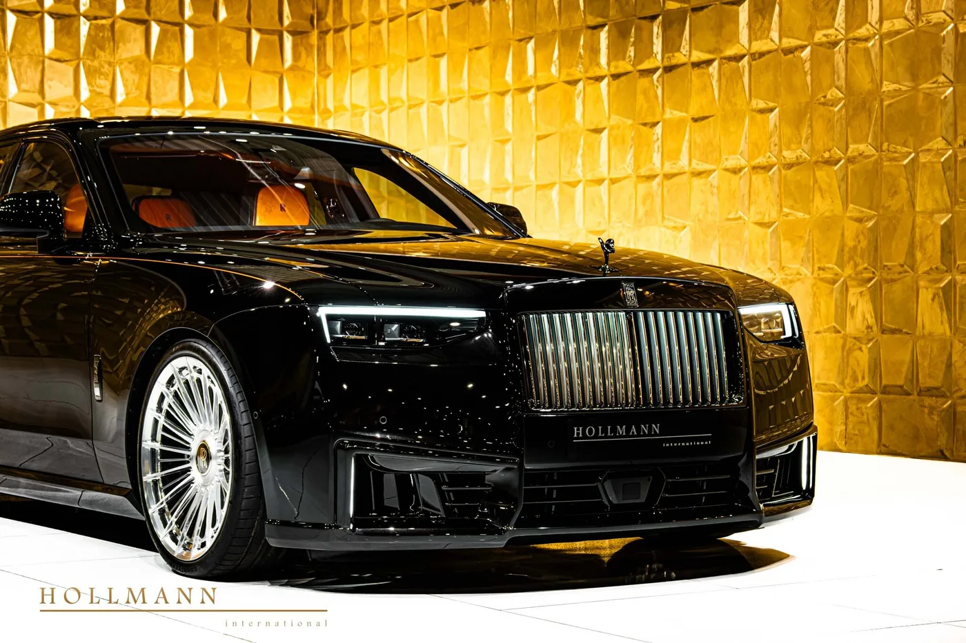 2025 Rolls-Royce Ghost Black Badge offered by a specialist dealer in Stuhr, Germany, photo 4 of 8