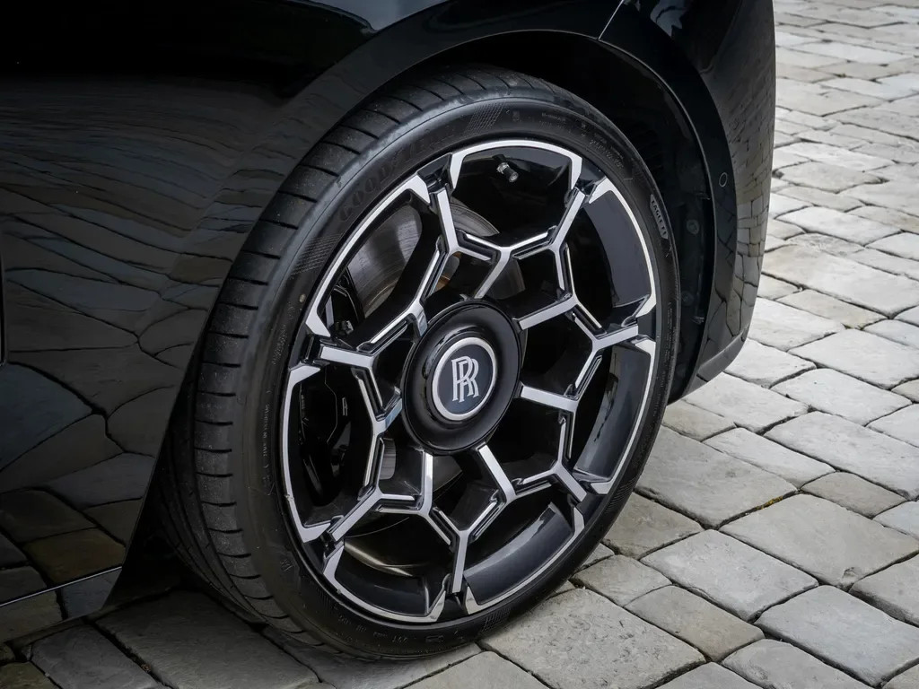 2025 Rolls-Royce Ghost Series II Black Badge, 11/22