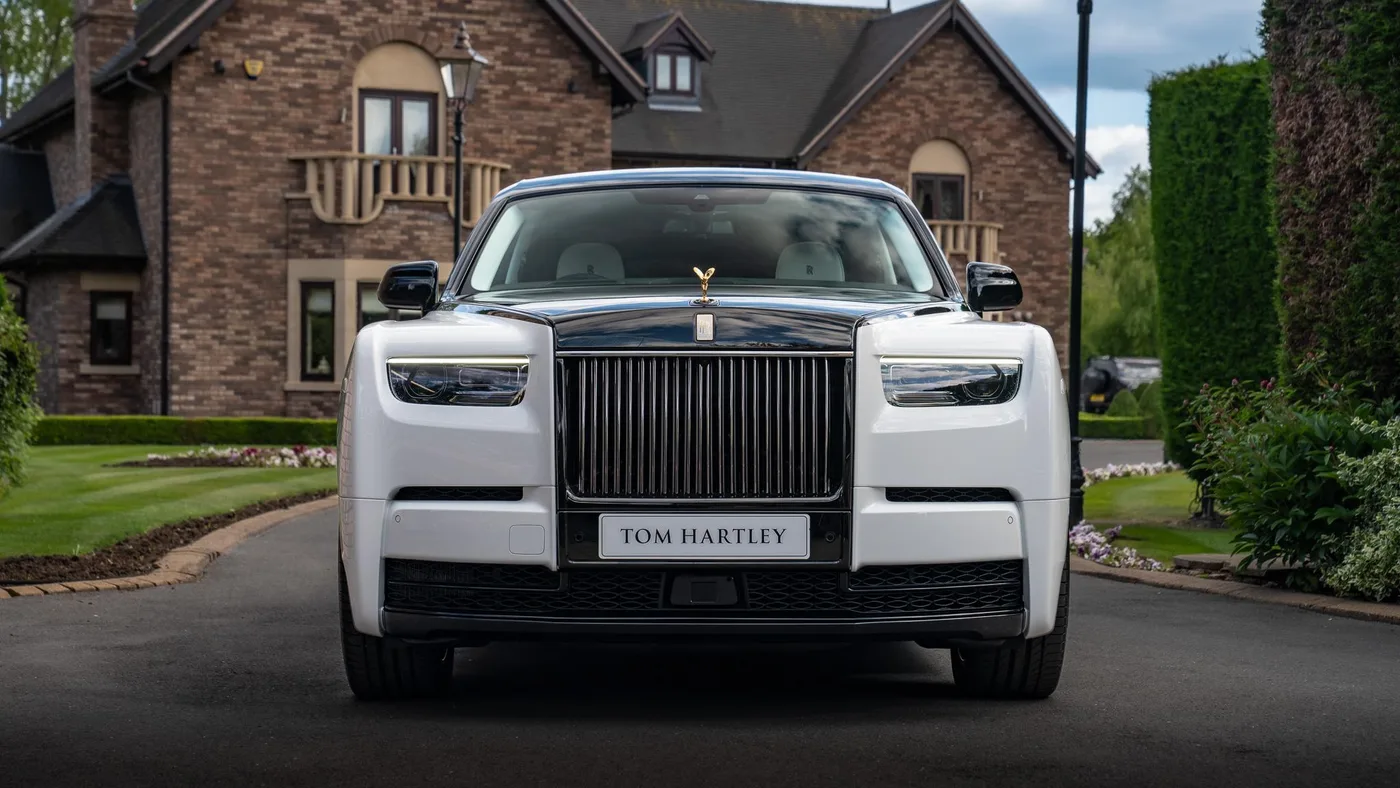 2025 Rolls-Royce Phantom Extended offered by a specialist dealer in Swadlincote, United Kingdom, photo 2 of 15