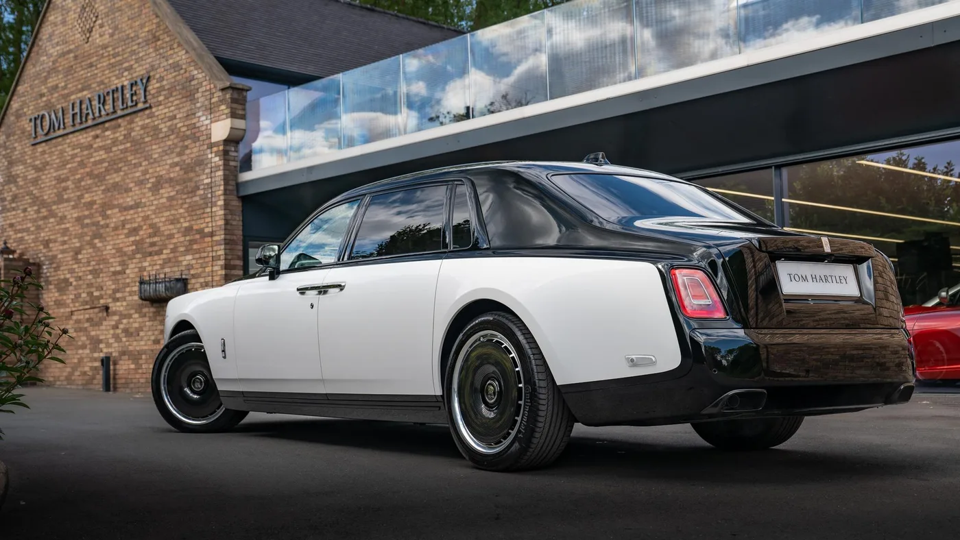 2025 Rolls-Royce Phantom Extended offered by a specialist dealer in Swadlincote, United Kingdom, photo 3 of 15