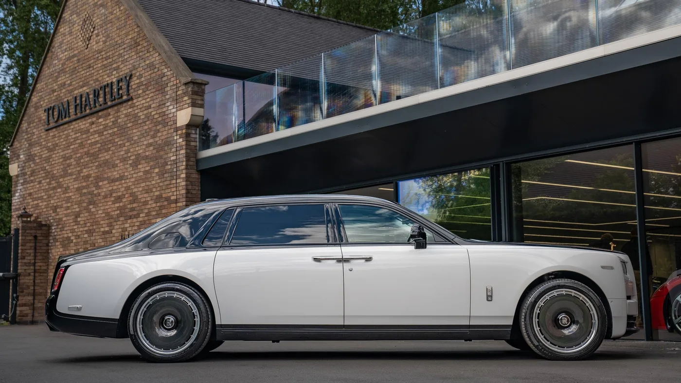 2025 Rolls-Royce Phantom Extended offered by a specialist dealer in Swadlincote, United Kingdom, photo 4 of 15