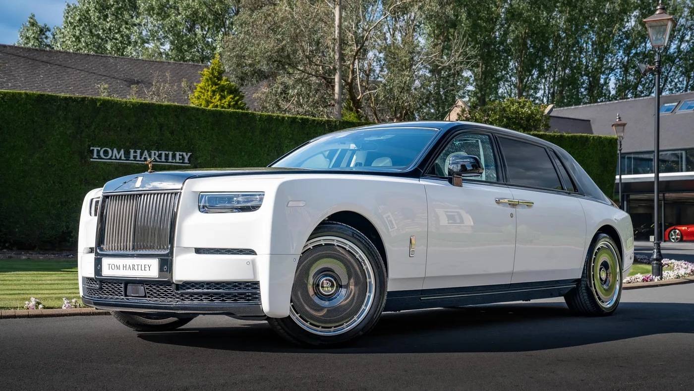 2025 Rolls-Royce Phantom Extended offered by a specialist dealer in Swadlincote, United Kingdom, photo 9 of 15