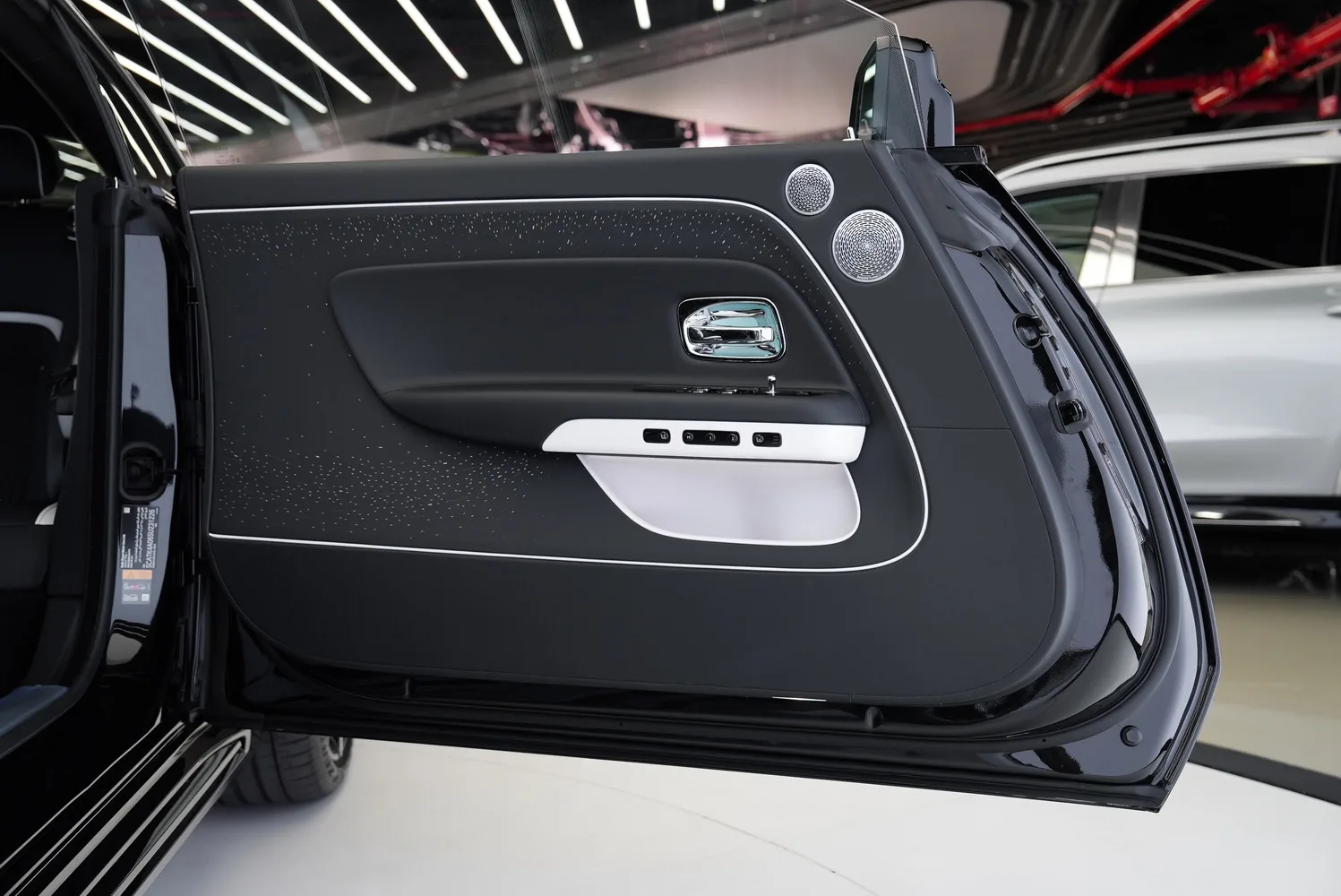 2025 Rolls-Royce Spectre Black Badge, 7/16