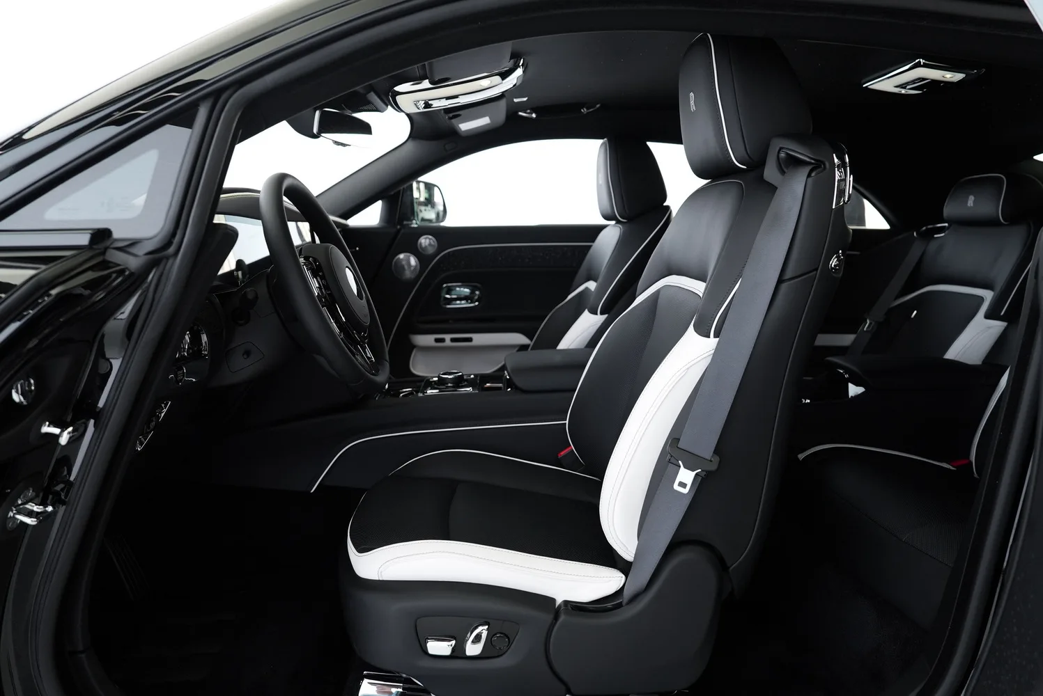 2025 Rolls-Royce Spectre Black Badge, 8/16