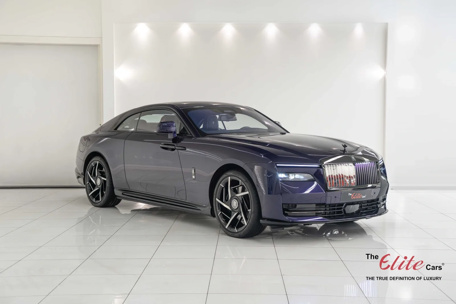 2025 Rolls-Royce Spectre Black Badge angeboten von einem Fachhändler in Dubai, Vereinigte Arabische Emirate, Hauptfoto