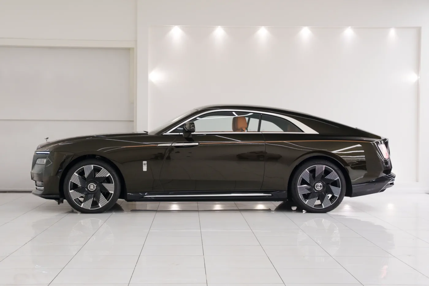 2025 Rolls-Royce Spectre offered by a specialist dealer in Dubai, United Arab Emirates, photo 3 of 10