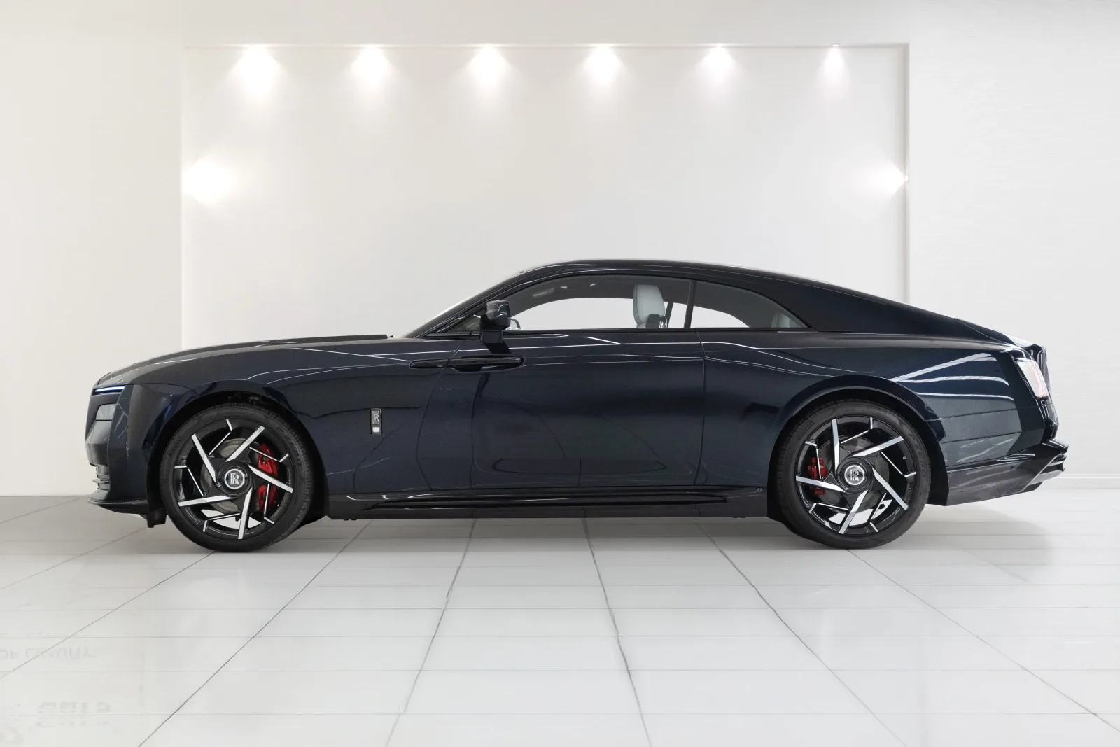 2025 Rolls-Royce Spectre, 2/17