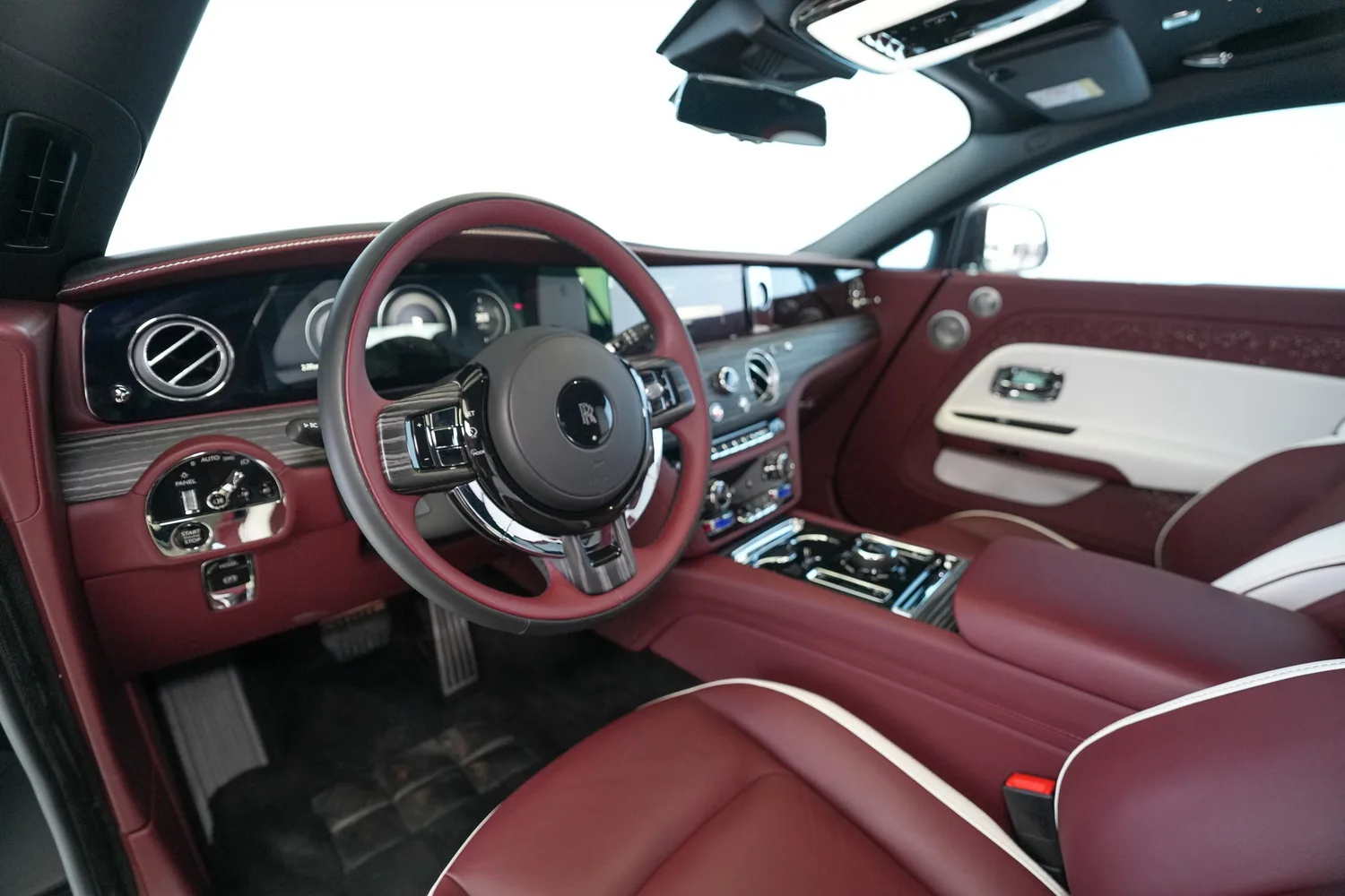 2025 Rolls-Royce Spectre, 2/15