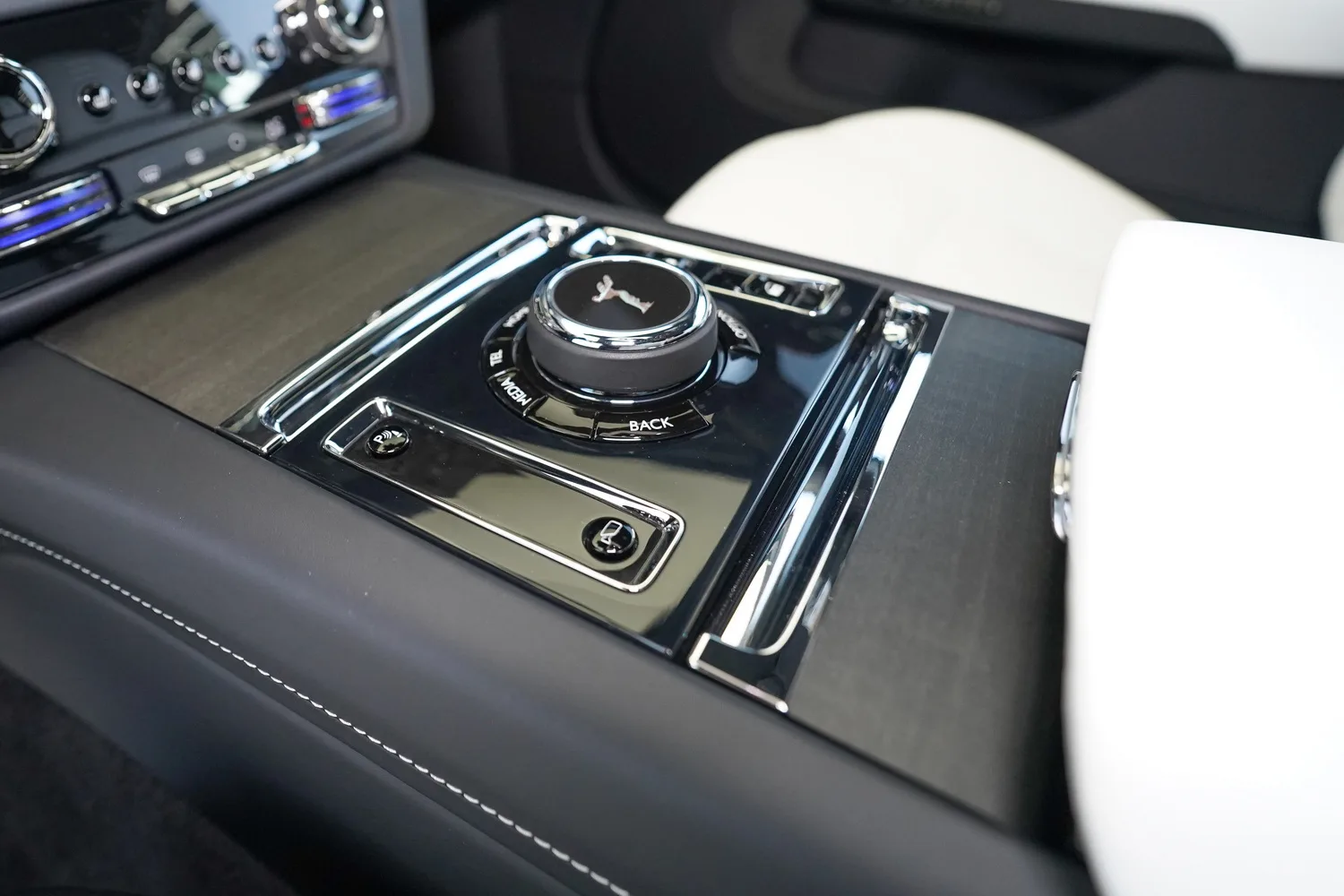 2025 Rolls-Royce Spectre, 4/14