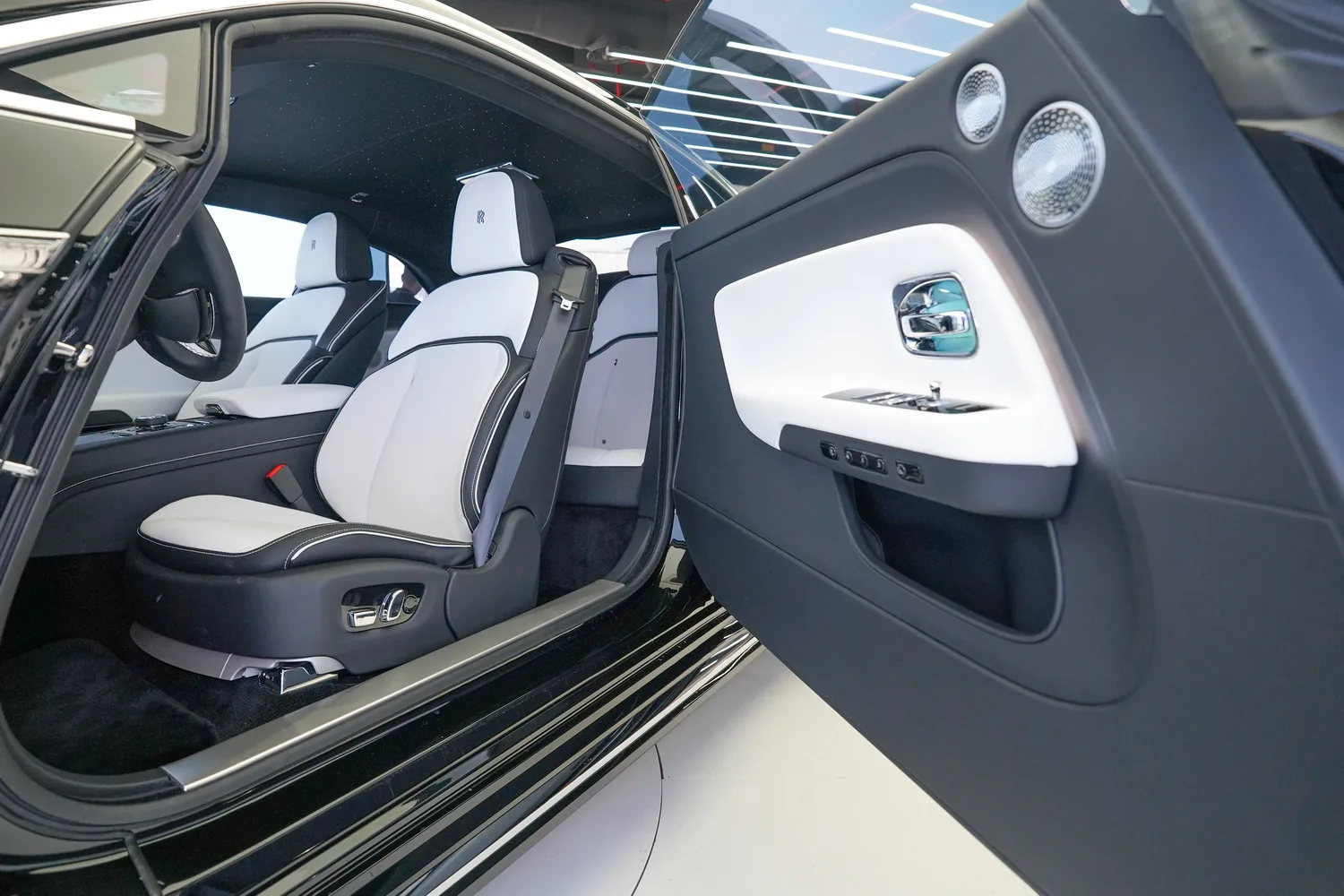 2025 Rolls-Royce Spectre, 7/14