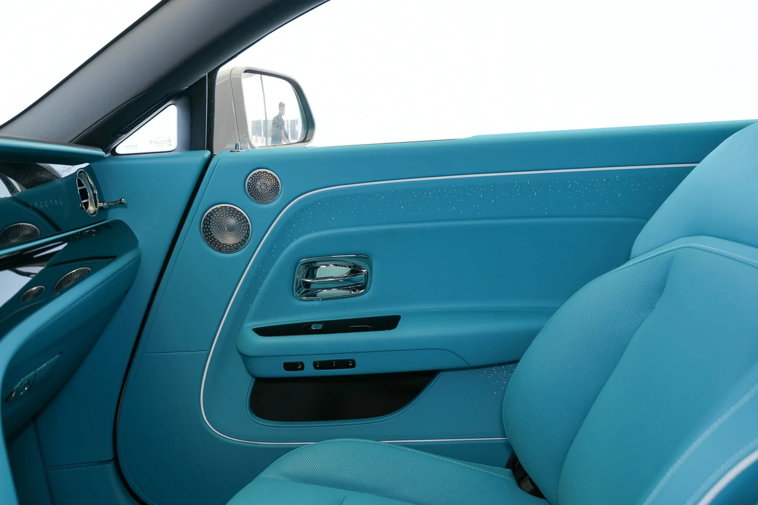 2025 Rolls-Royce Spectre, 5/17