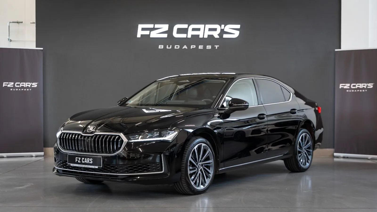 2025 Škoda Superb Laurin & Klement proposée par un concessionnaire spécialisé à Budapest, Hongrie, photo principale