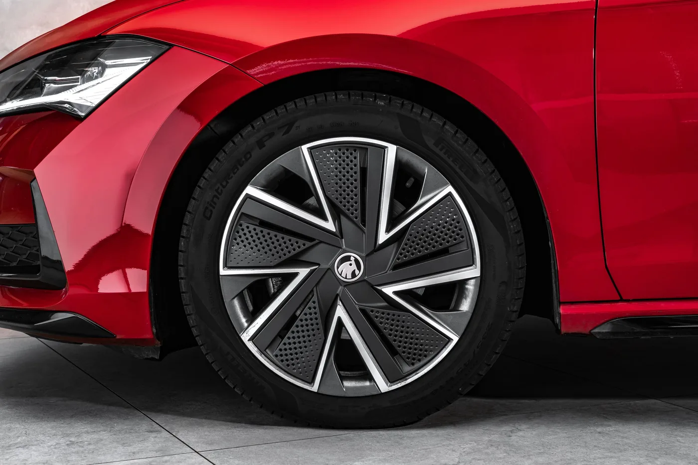 2025 Škoda Superb Sportline angeboten von einem Fachhändler in Ostrava, Tschechien, Foto 2 von 21