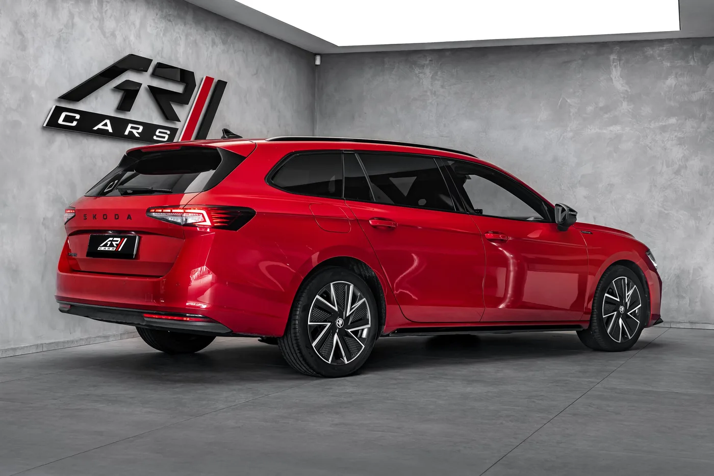 2025 Škoda Superb Sportline angeboten von einem Fachhändler in Ostrava, Tschechien, Foto 5 von 21