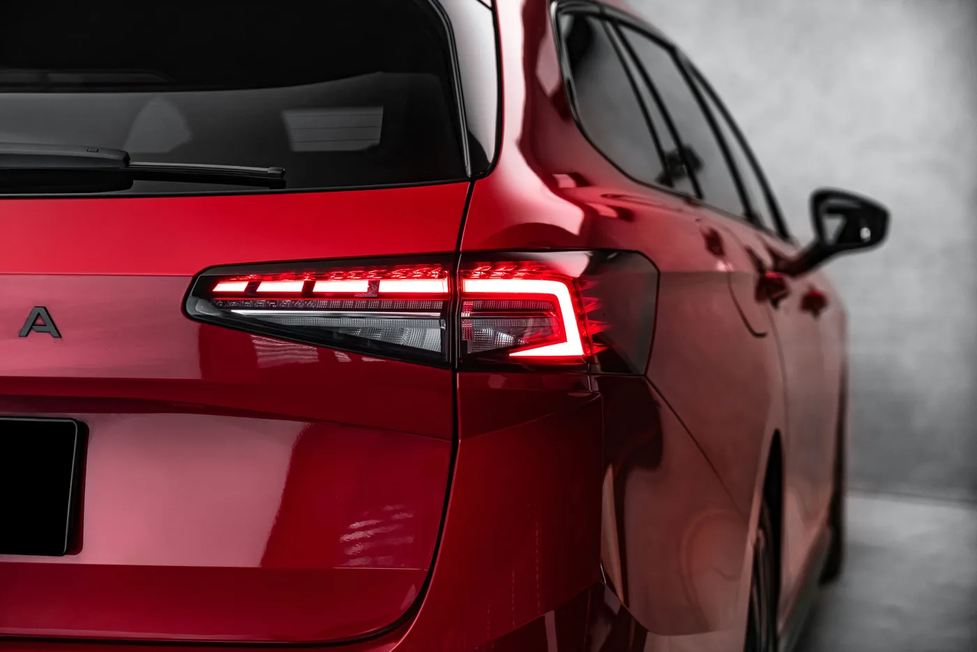 2025 Škoda Superb Sportline angeboten von einem Fachhändler in Ostrava, Tschechien, Foto 10 von 21