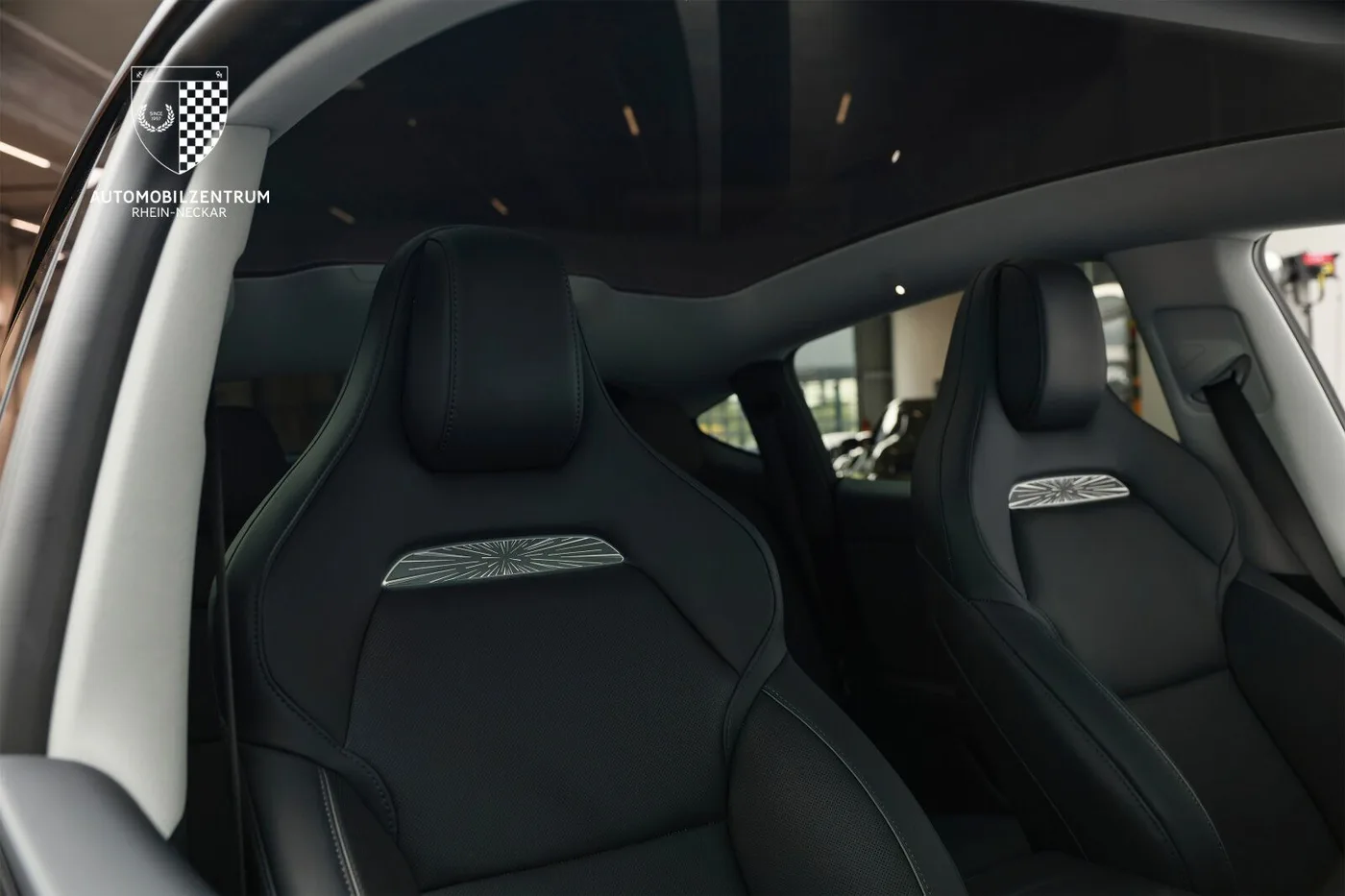 2025 Tesla Model Y Performance angeboten von einem Supersportwagenhändler in Viernheim, Deutschland, Foto 14 von 25