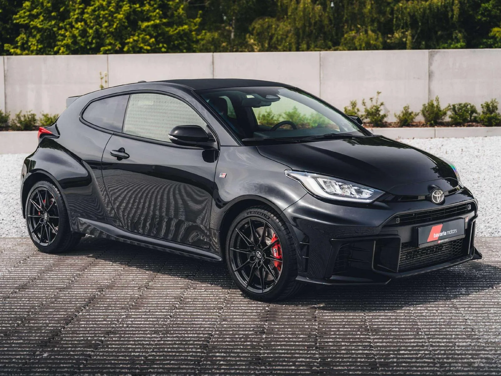 2025 Toyota GR Yaris High Performance proposta da un concessionario specializzato a Harelbeke, Belgio, foto principale