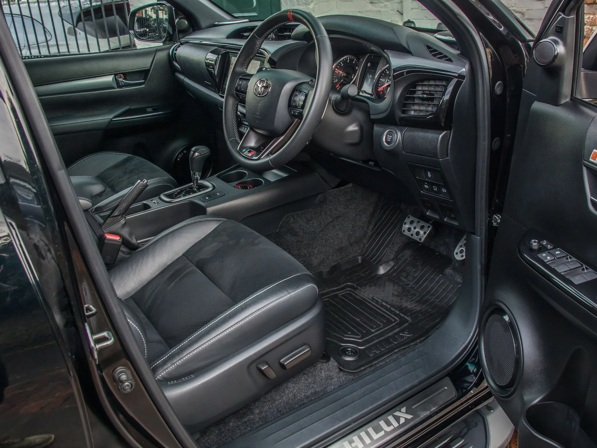 2025 Toyota Hilux GR Sport, 16/24