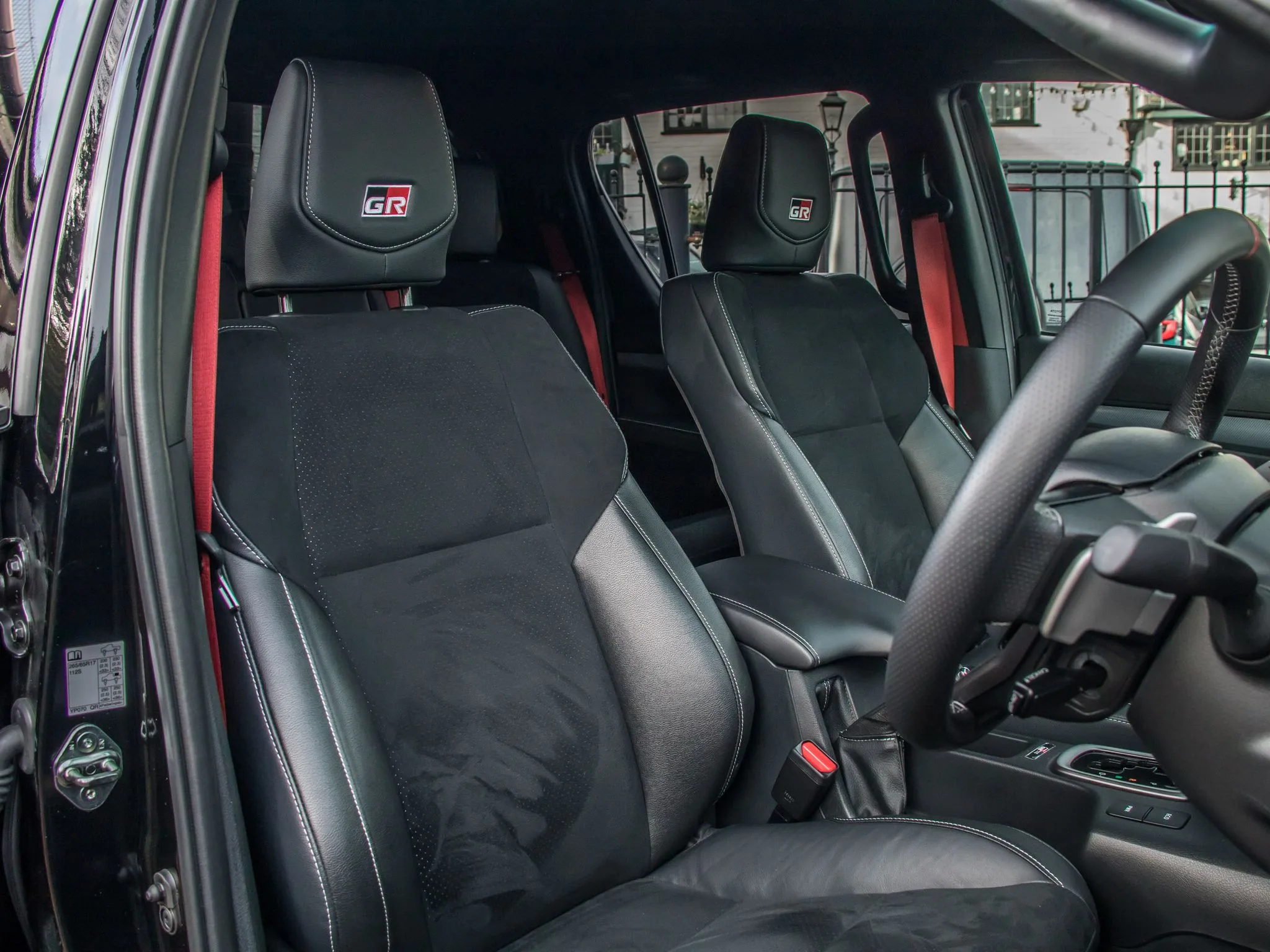 2025 Toyota Hilux GR Sport, 17/24
