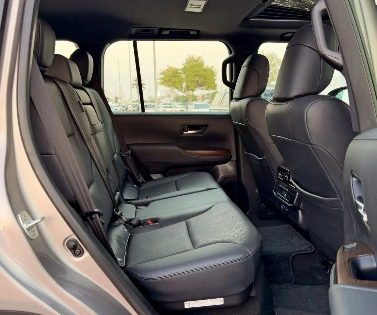 2025 Toyota Land Cruiser 300, 12/13