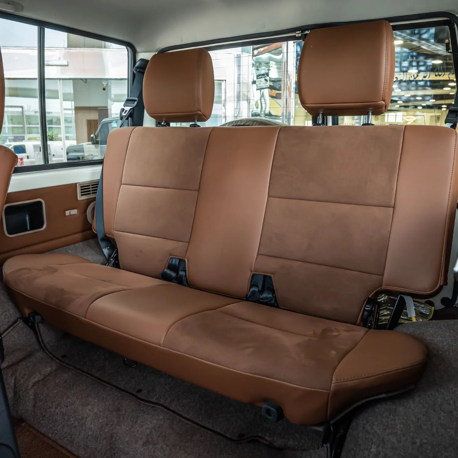 2025 Toyota Land Cruiser 70 Lc 78 40th Anniversary 4.0l At angeboten von einem Fachhändler in Dubai, Vereinigte Arabische Emirate, Foto 17 von 27