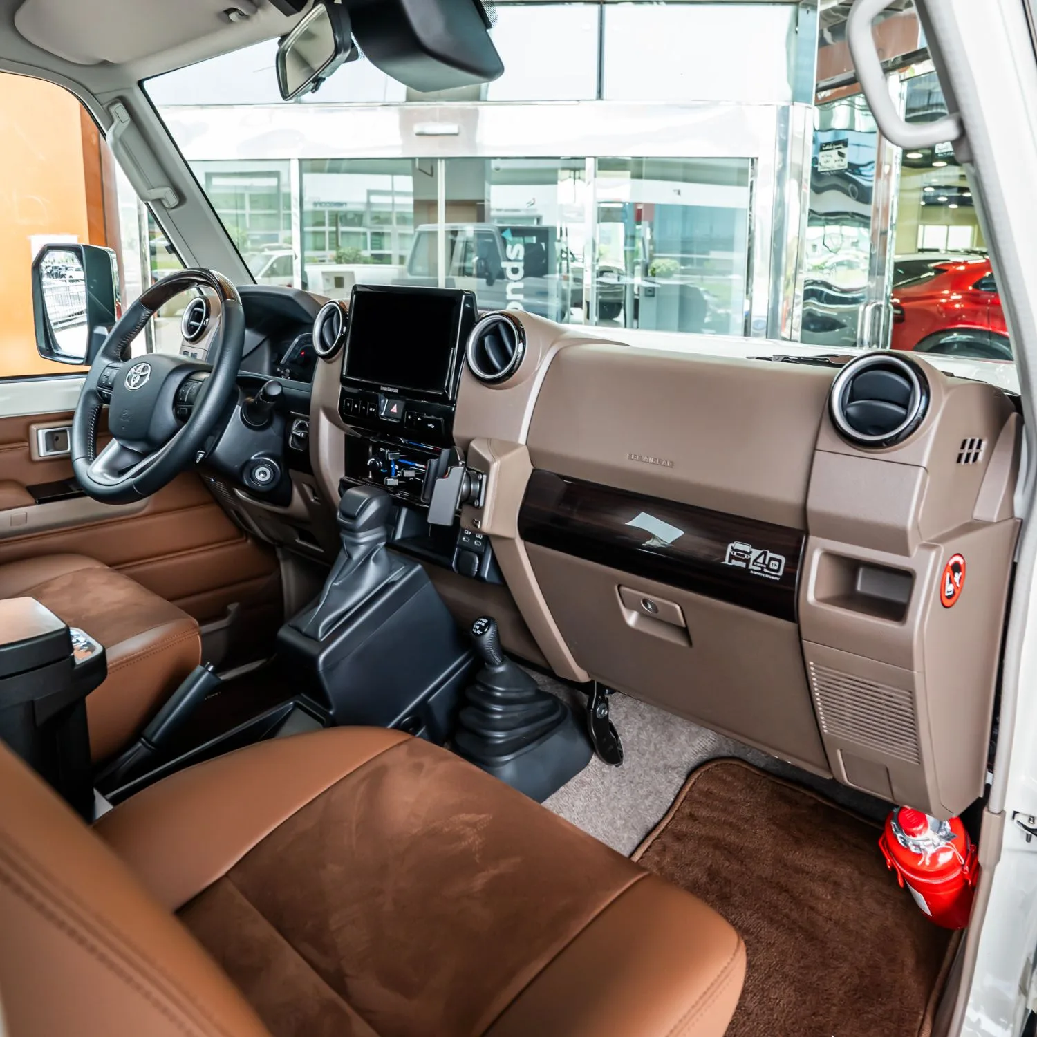 2025 Toyota Land Cruiser 70 Lc 78 40th Anniversary 4.0l At angeboten von einem Fachhändler in Dubai, Vereinigte Arabische Emirate, Foto 21 von 27
