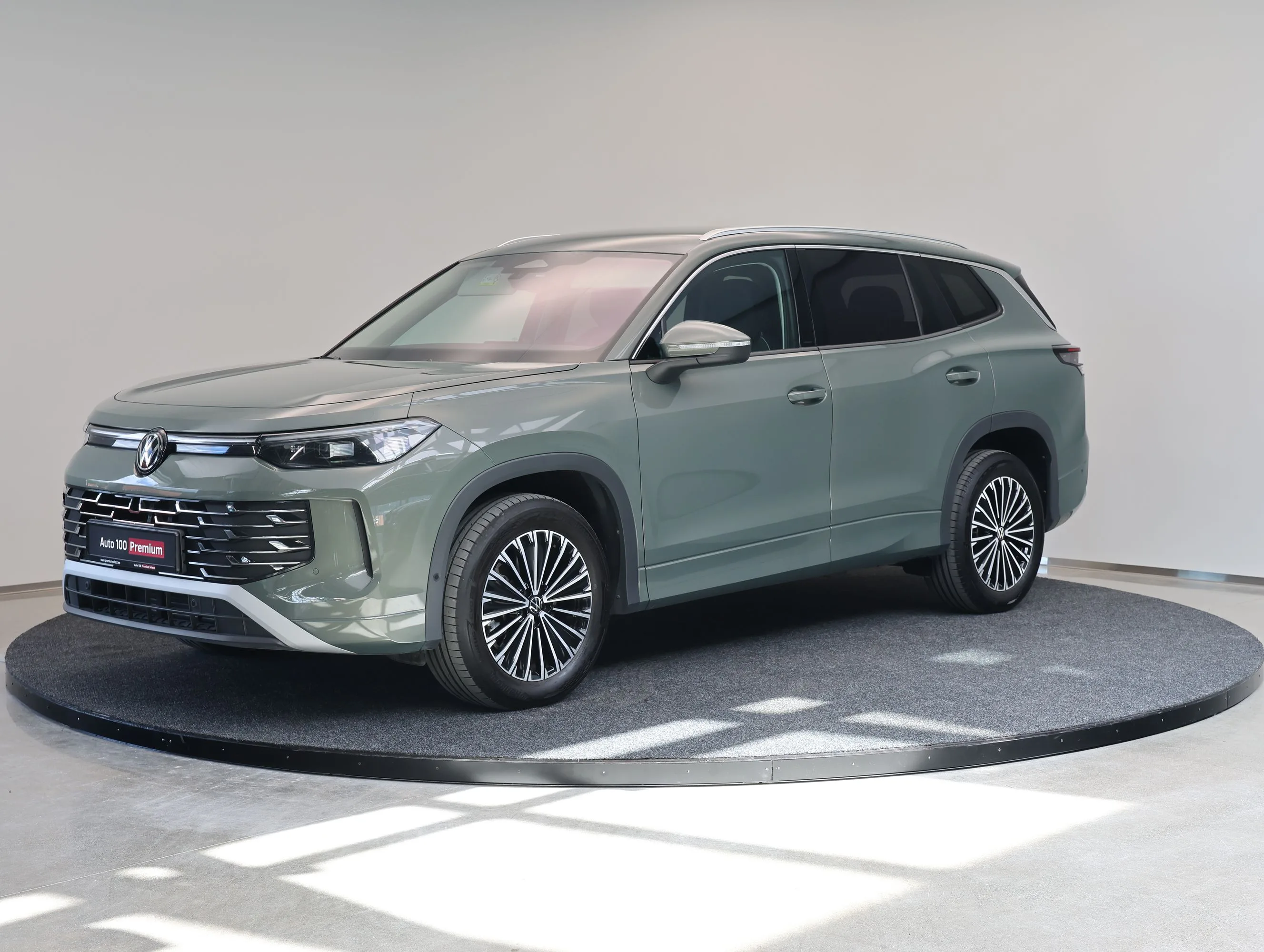 2025 Volkswagen Tayron Elegance 4Motion angeboten von einem Fachhändler in Tallinn, Estland, Hauptfoto