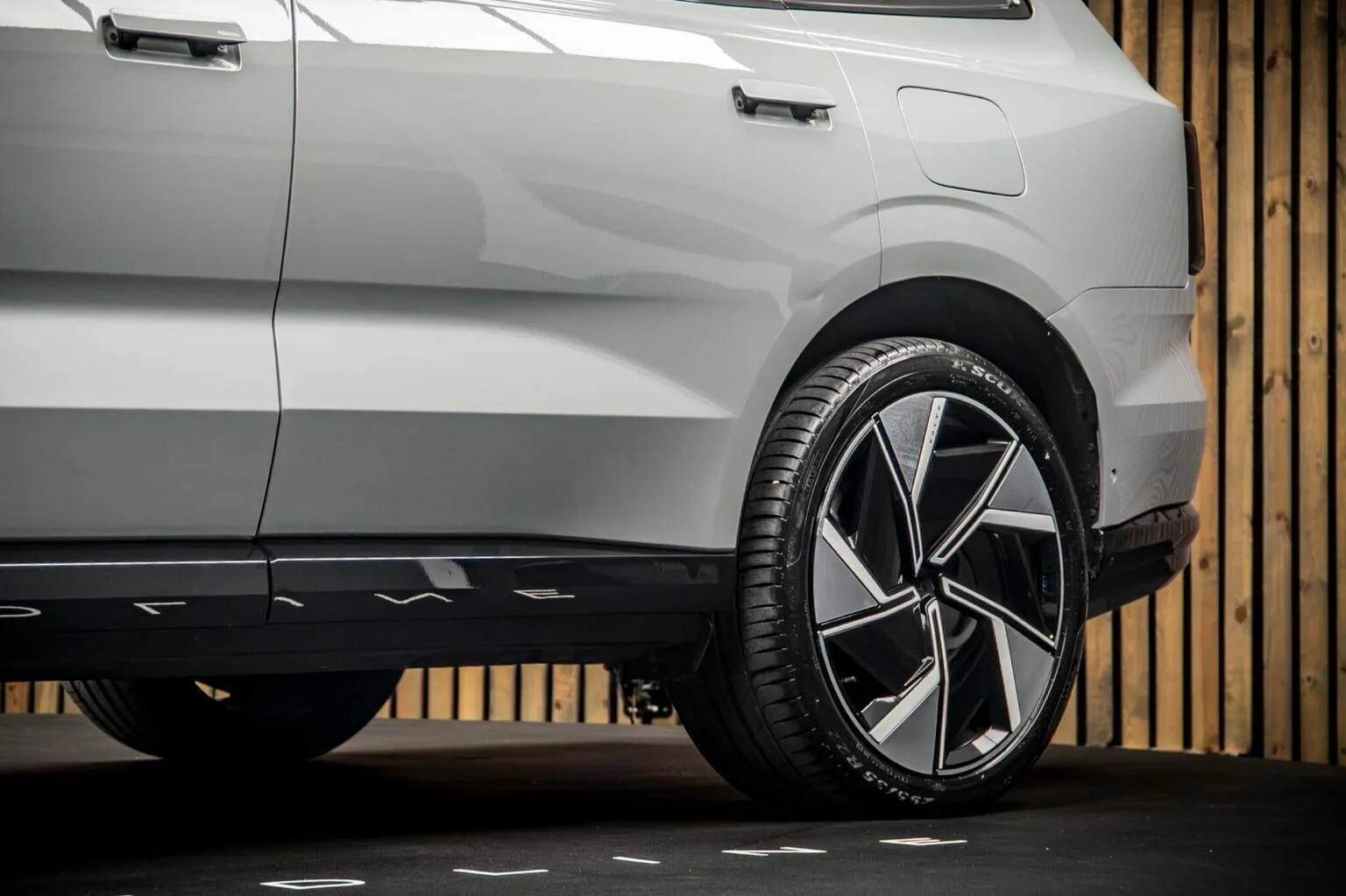 2025 Volvo EX90, 15/30