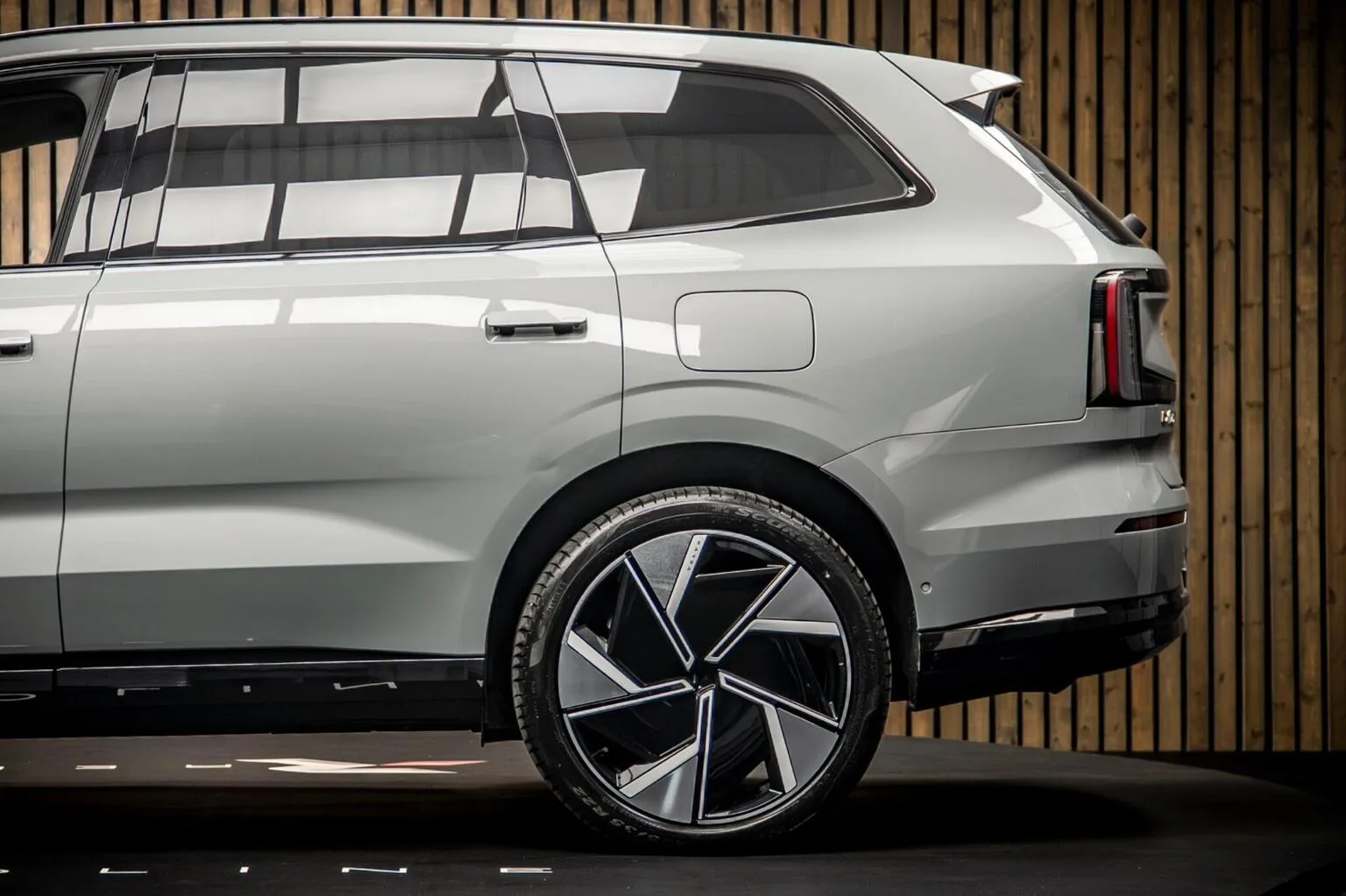 2025 Volvo EX90, 17/30